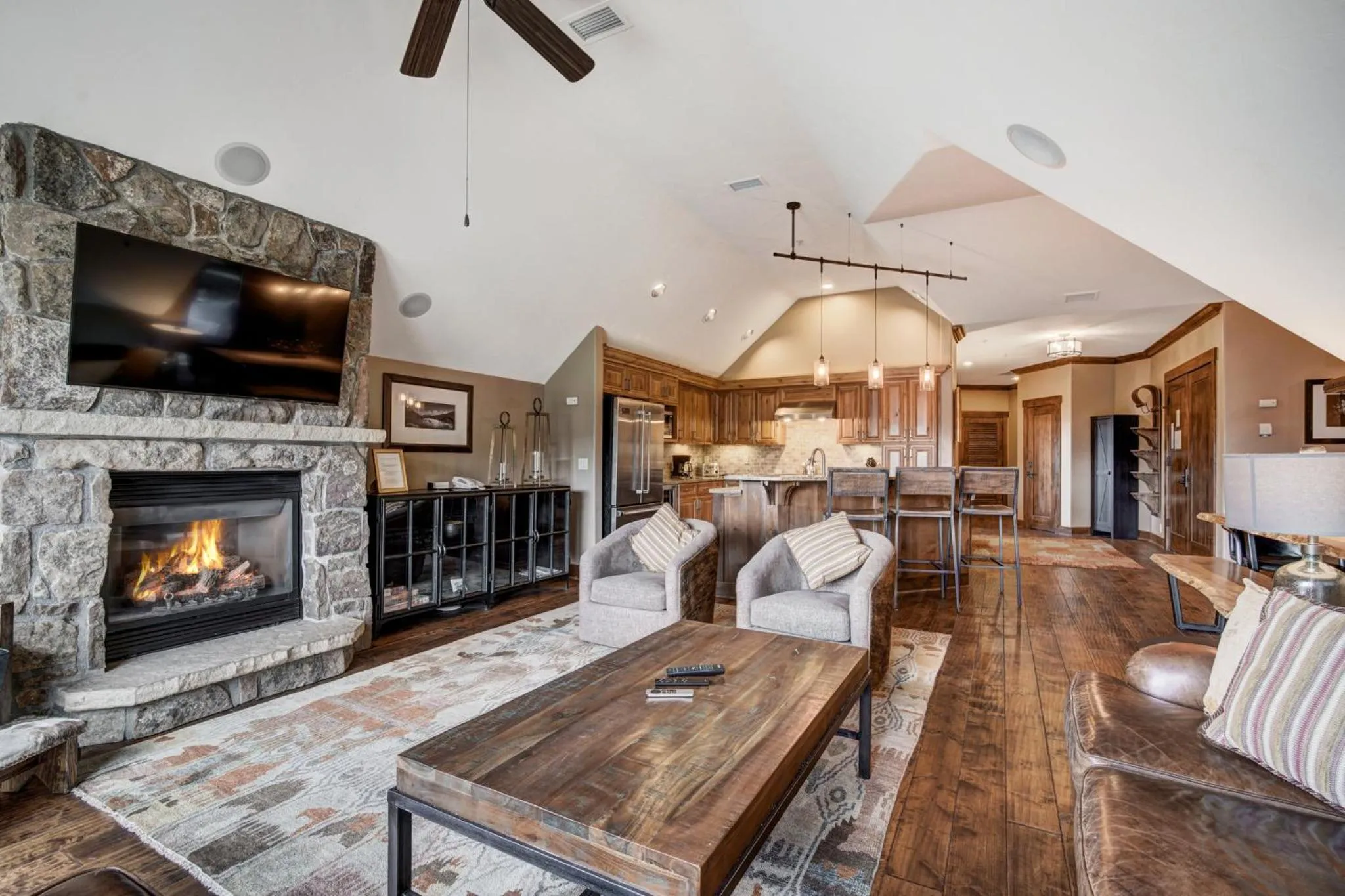 Living room in Crystal Peak Lodge By Vail Resorts