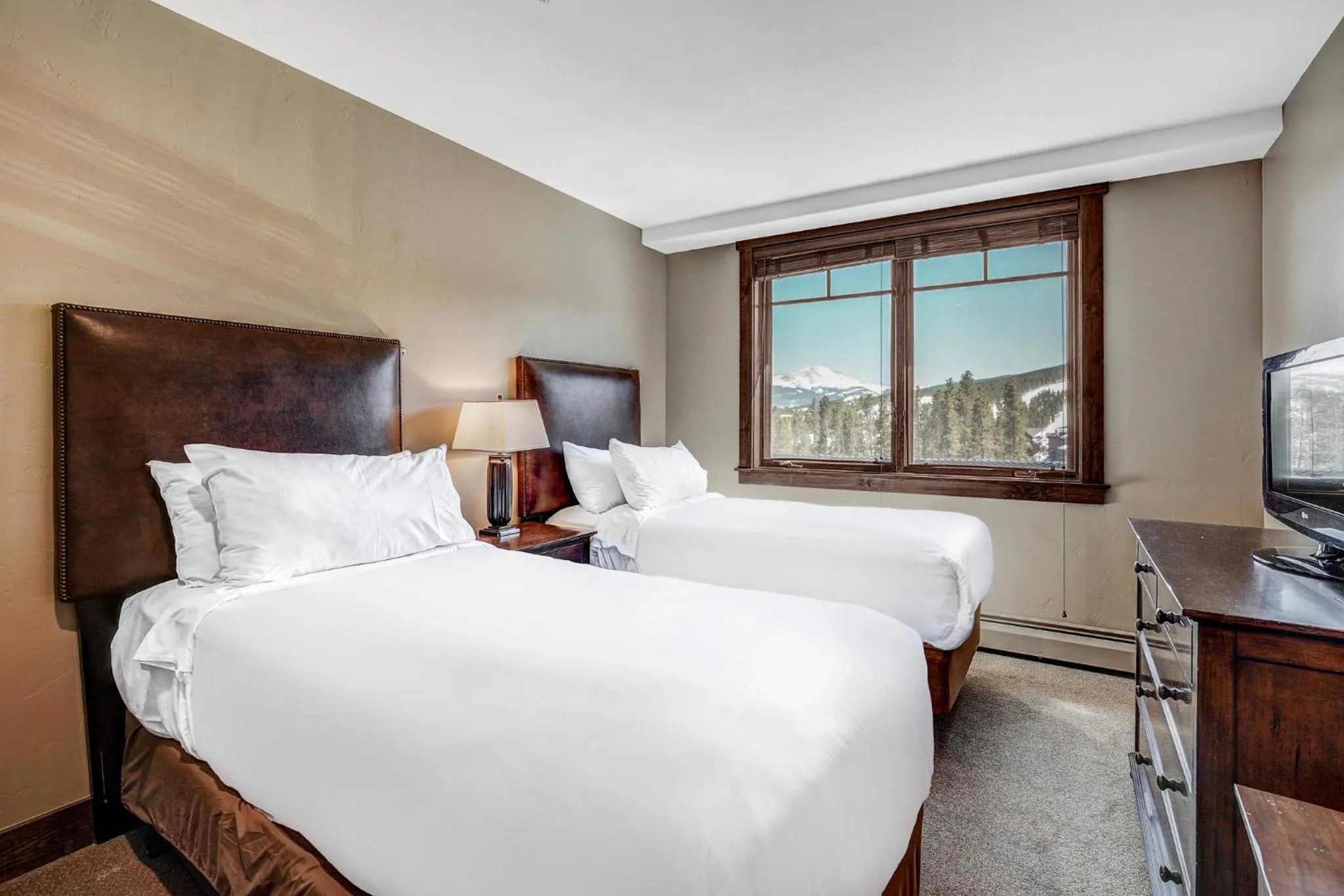 Bedroom, Bed in Crystal Peak Lodge By Vail Resorts