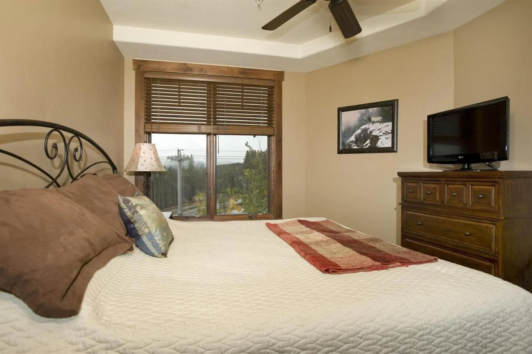 Photo of the whole room, Bed in Crystal Peak Lodge By Vail Resorts