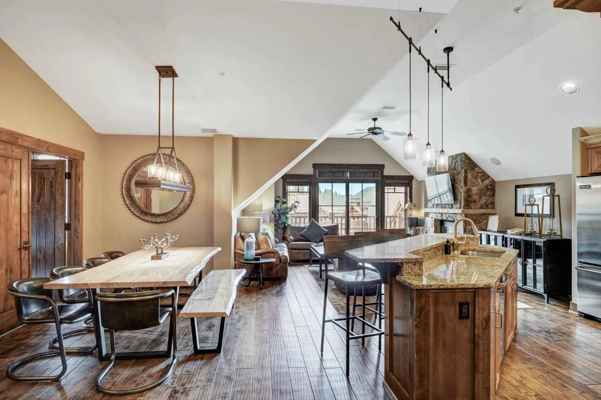 Living room in Crystal Peak Lodge By Vail Resorts