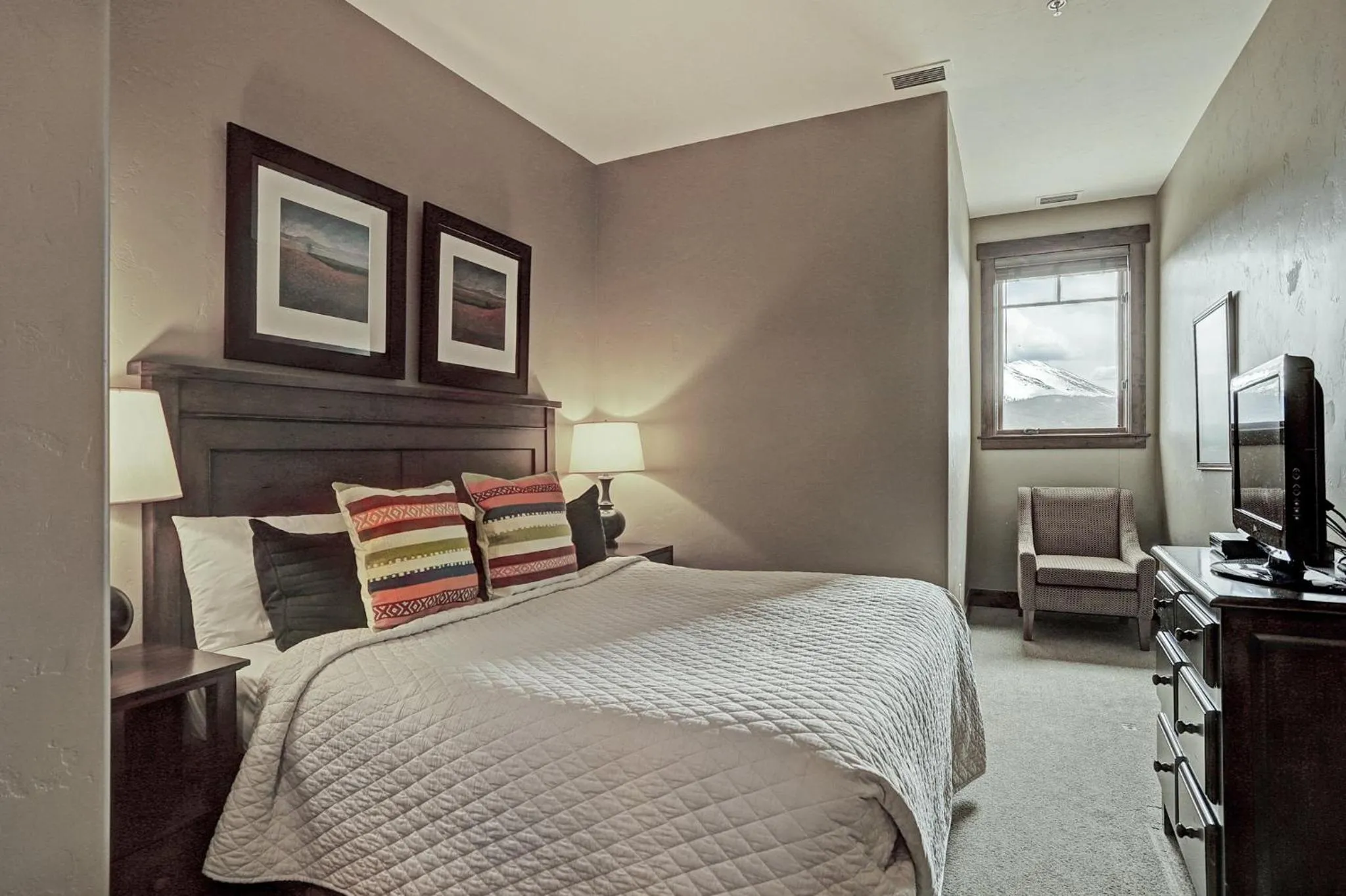 Photo of the whole room, Bed in Crystal Peak Lodge By Vail Resorts