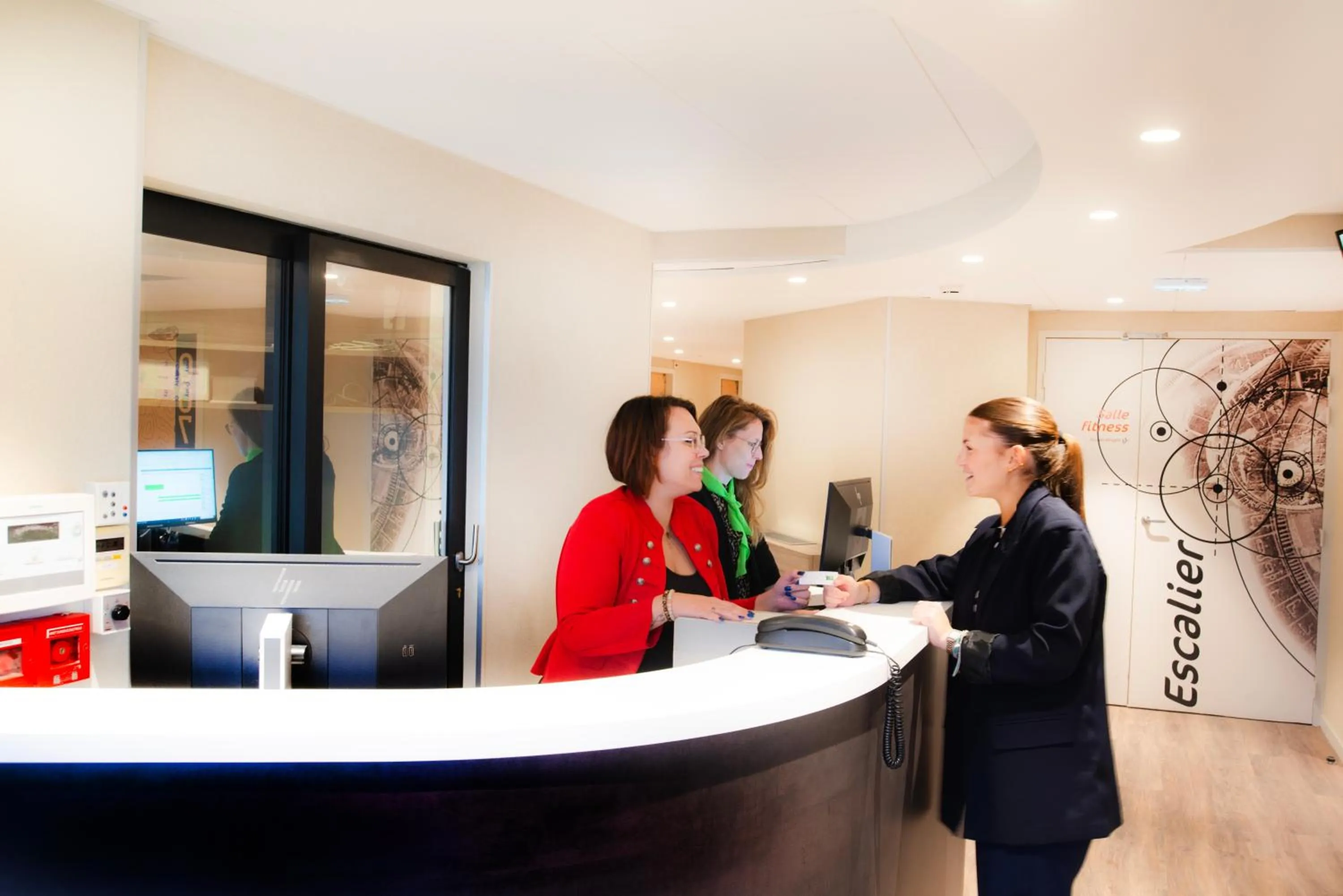 Staff in ibis Styles Clermont-Ferrand Aéroport