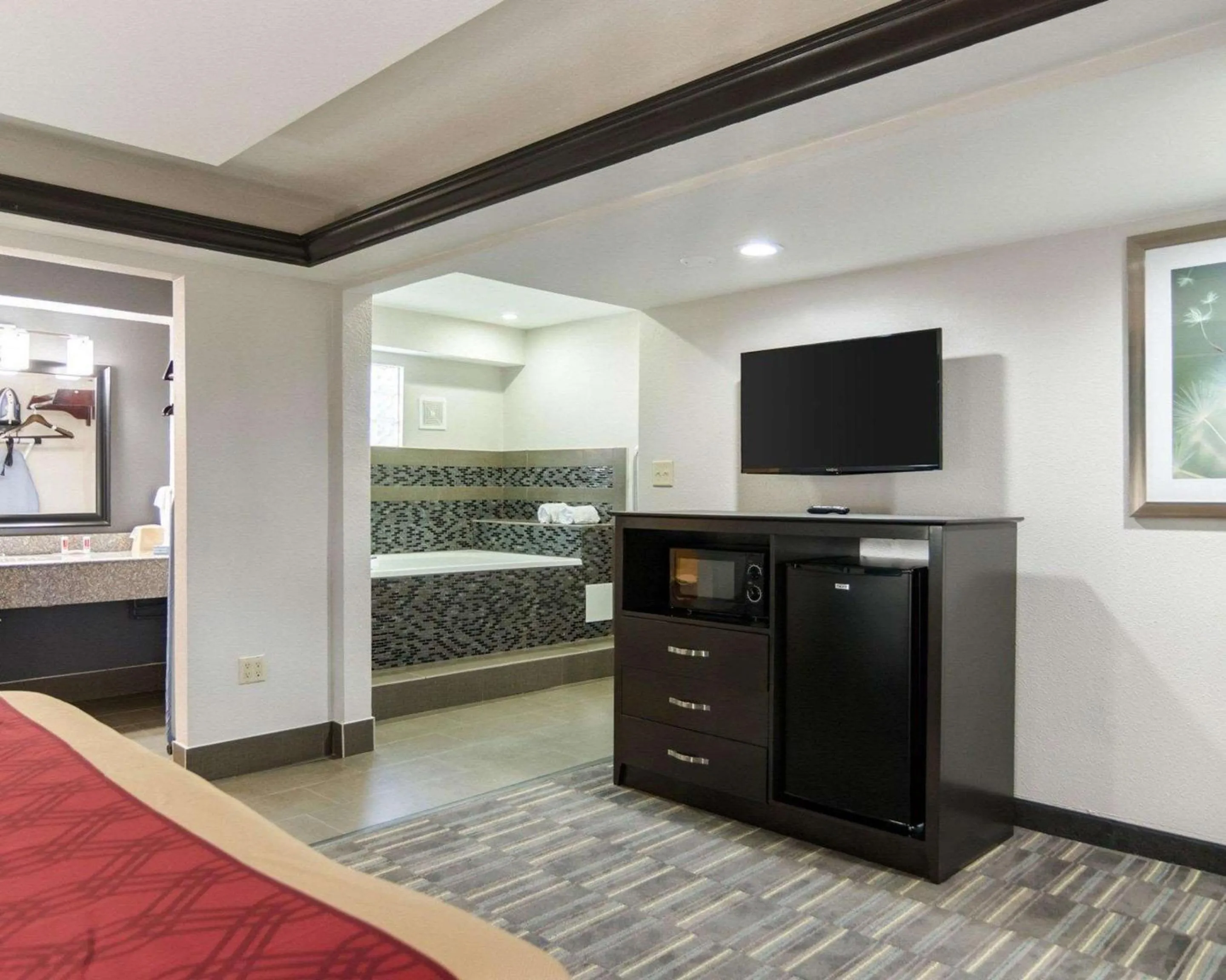 Bedroom in Econo Lodge Russellville I-40