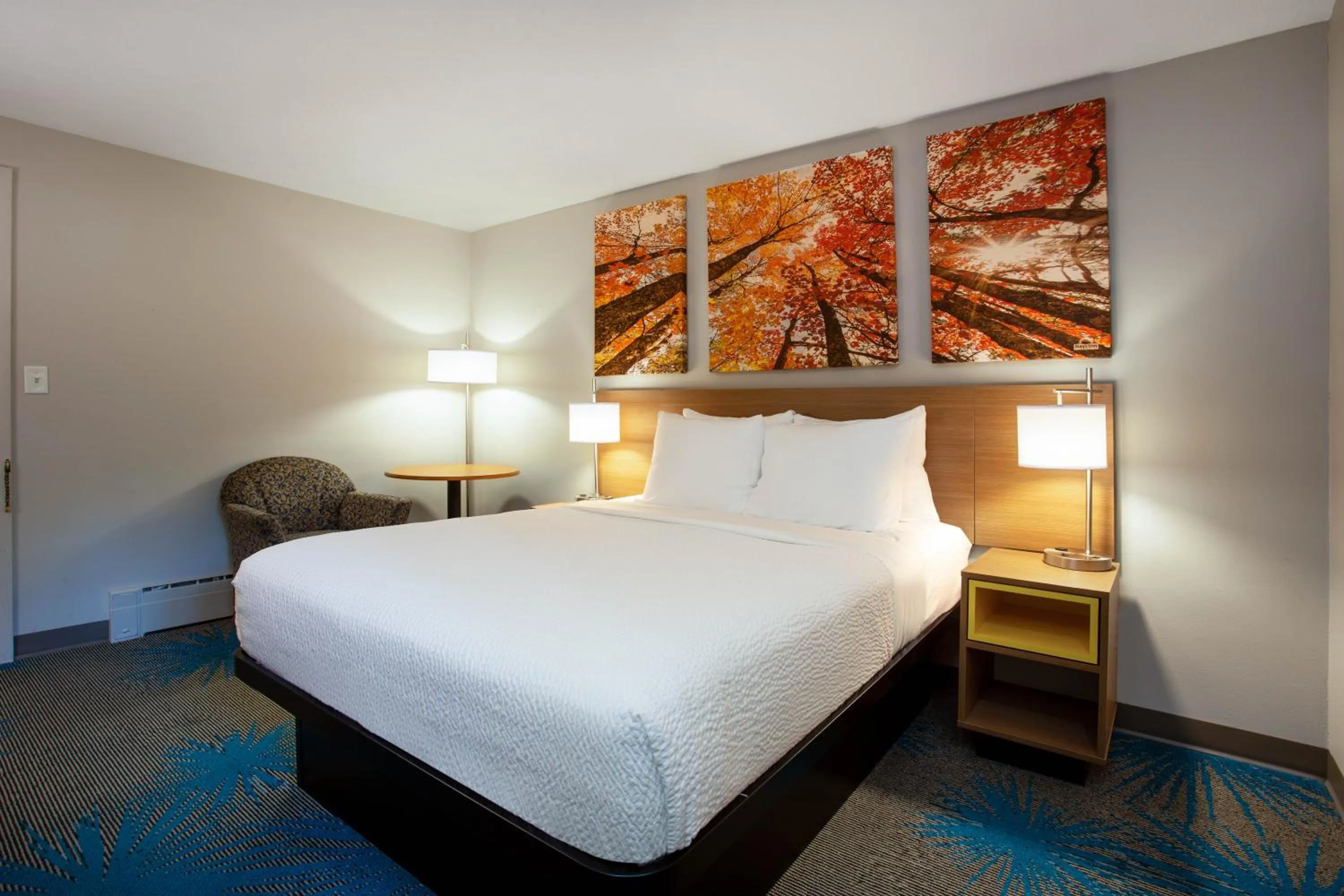 Bed in Days Inn by Wyndham Marquette