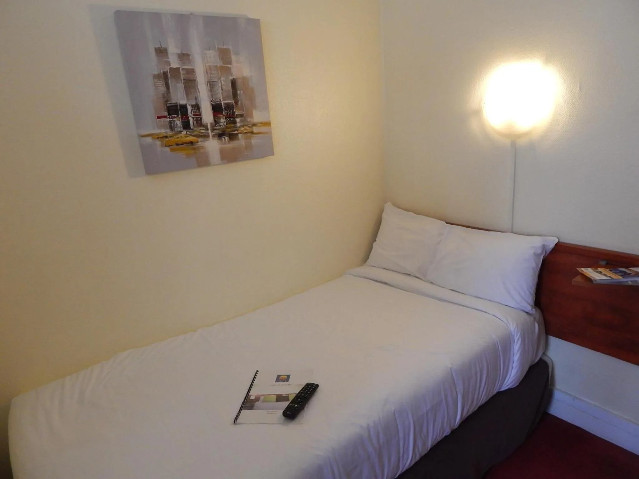 Bed in Comfort Hotel Rouen Alba