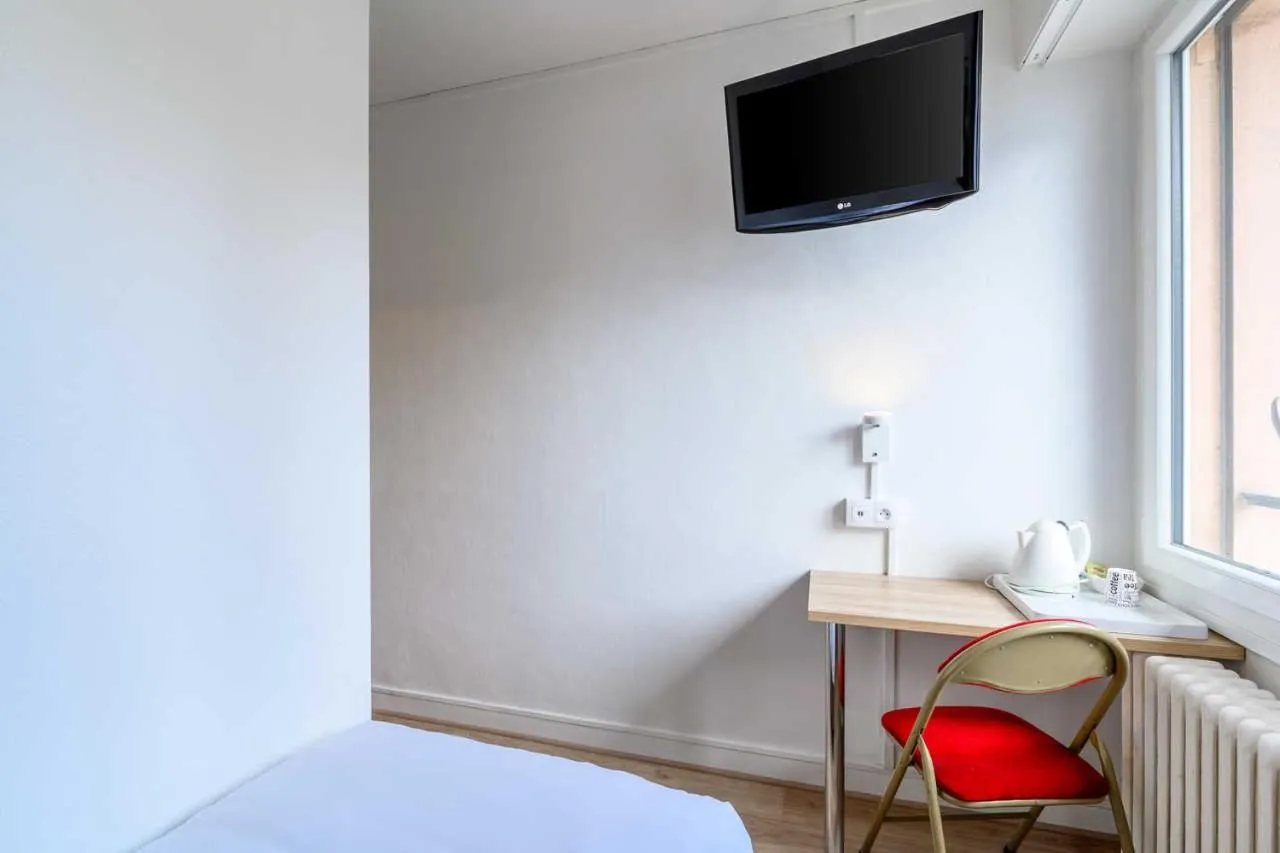 Bedroom, Bed in Comfort Hotel Rouen Alba