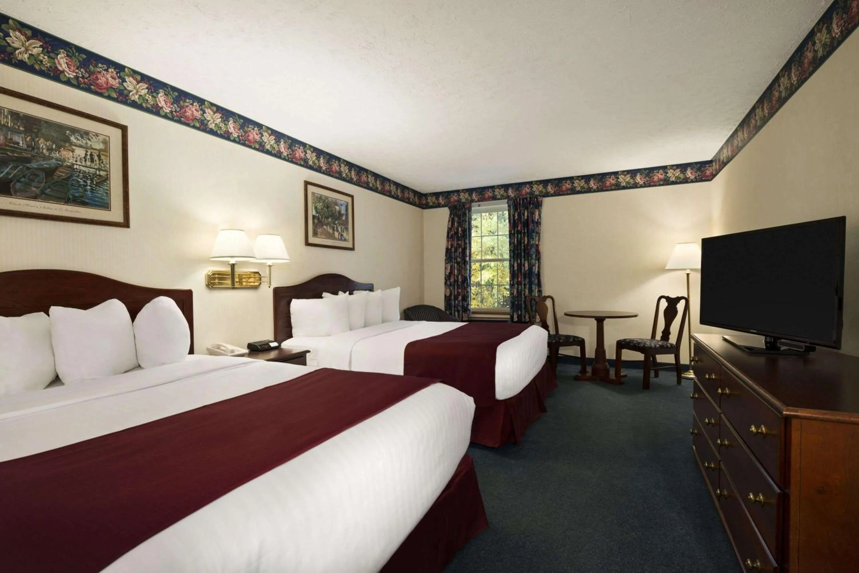 Photo of the whole room, Bed in Days Inn by Wyndham Grayling