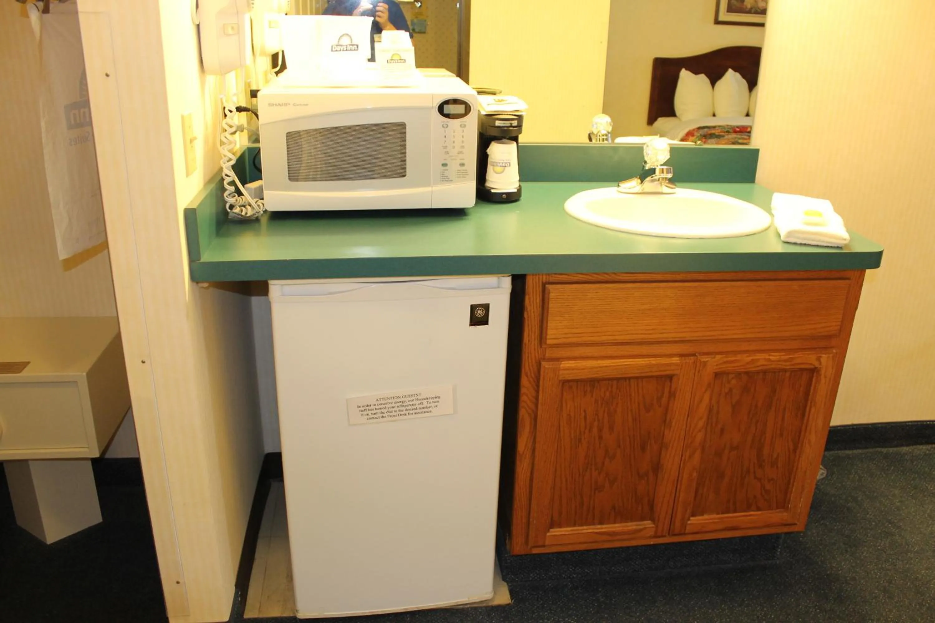 Kitchen or kitchenette in Days Inn by Wyndham Grayling