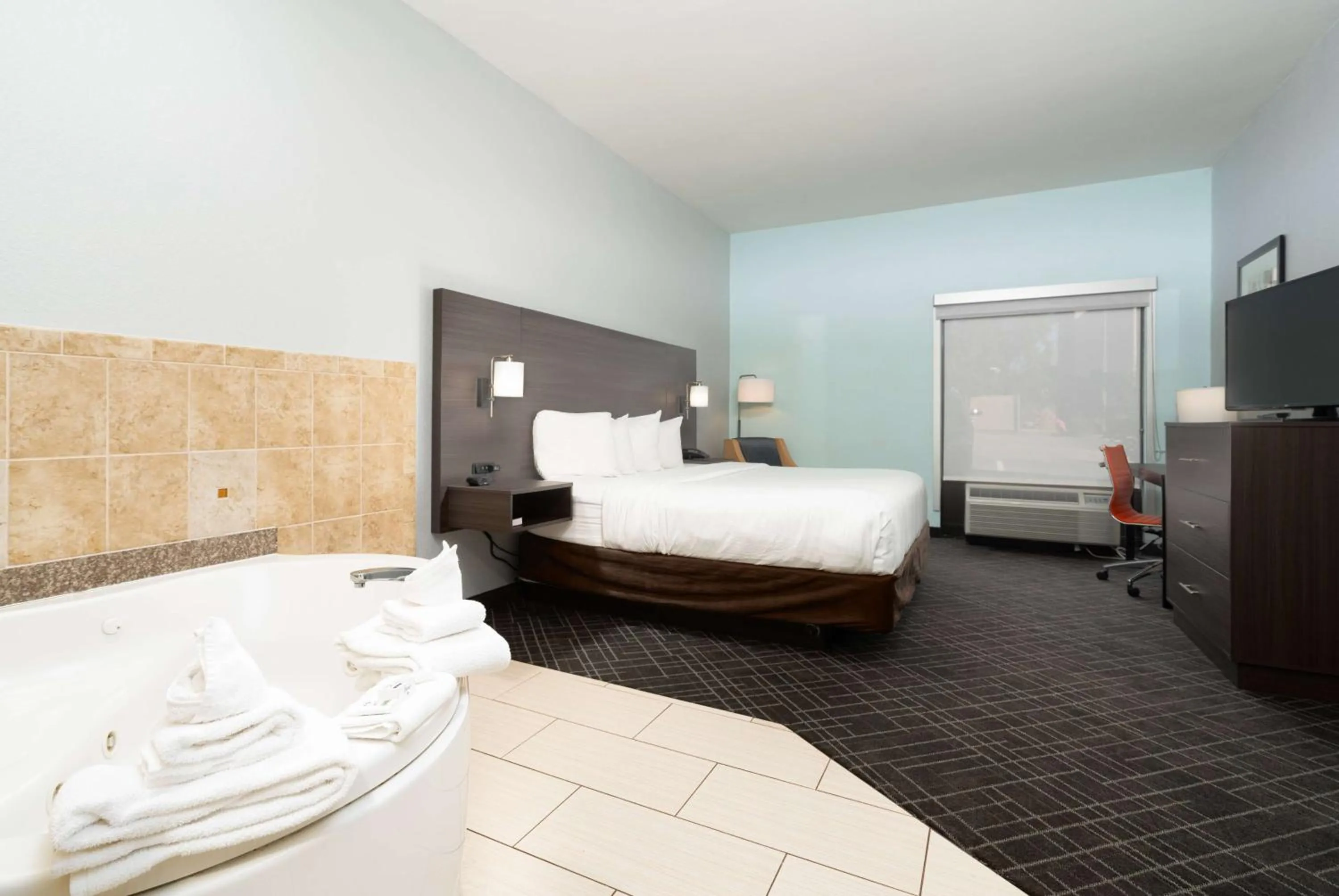 Photo of the whole room, Bed in Baymont by Wyndham Augusta Riverwatch