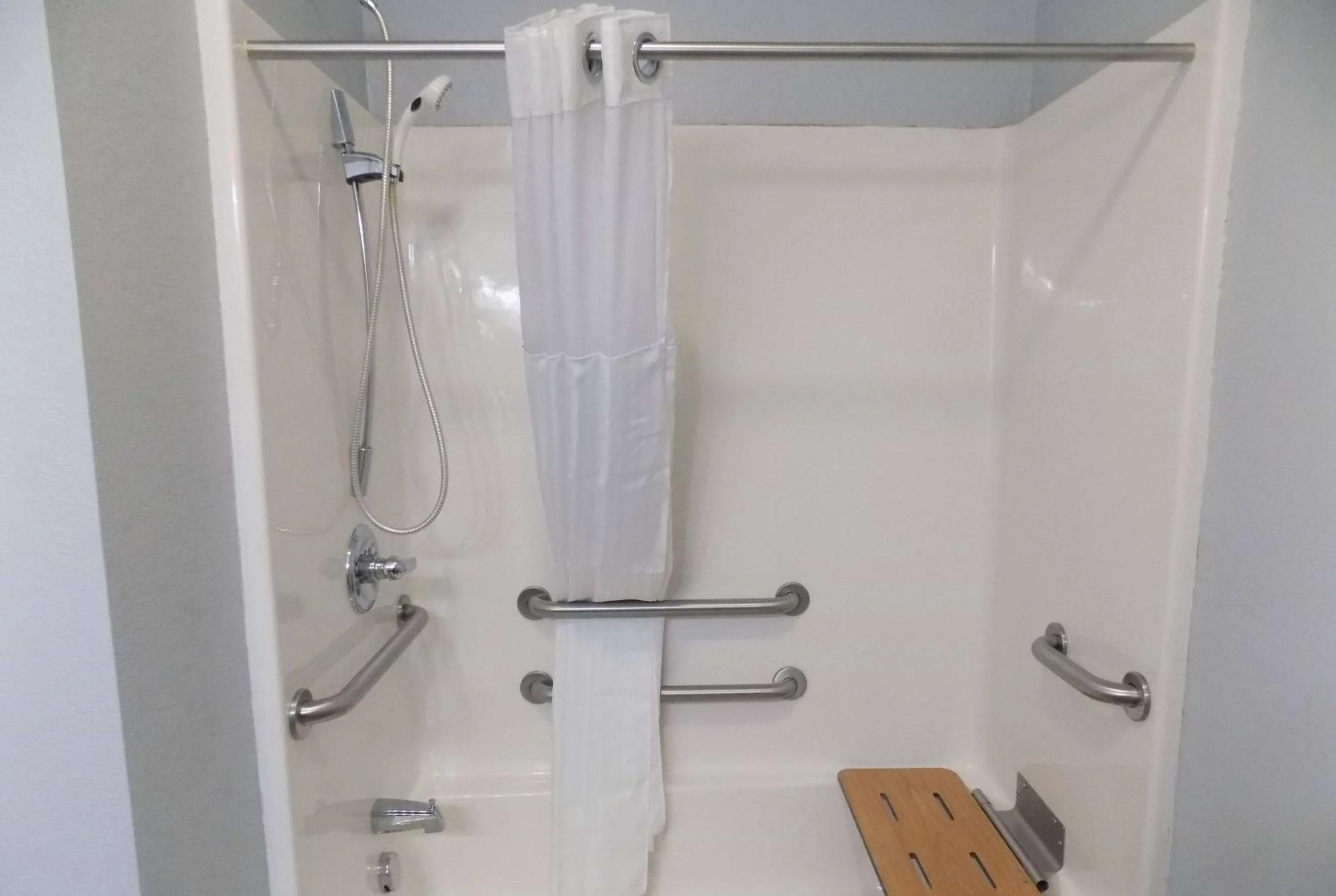 TV and multimedia in Baymont by Wyndham Augusta Riverwatch