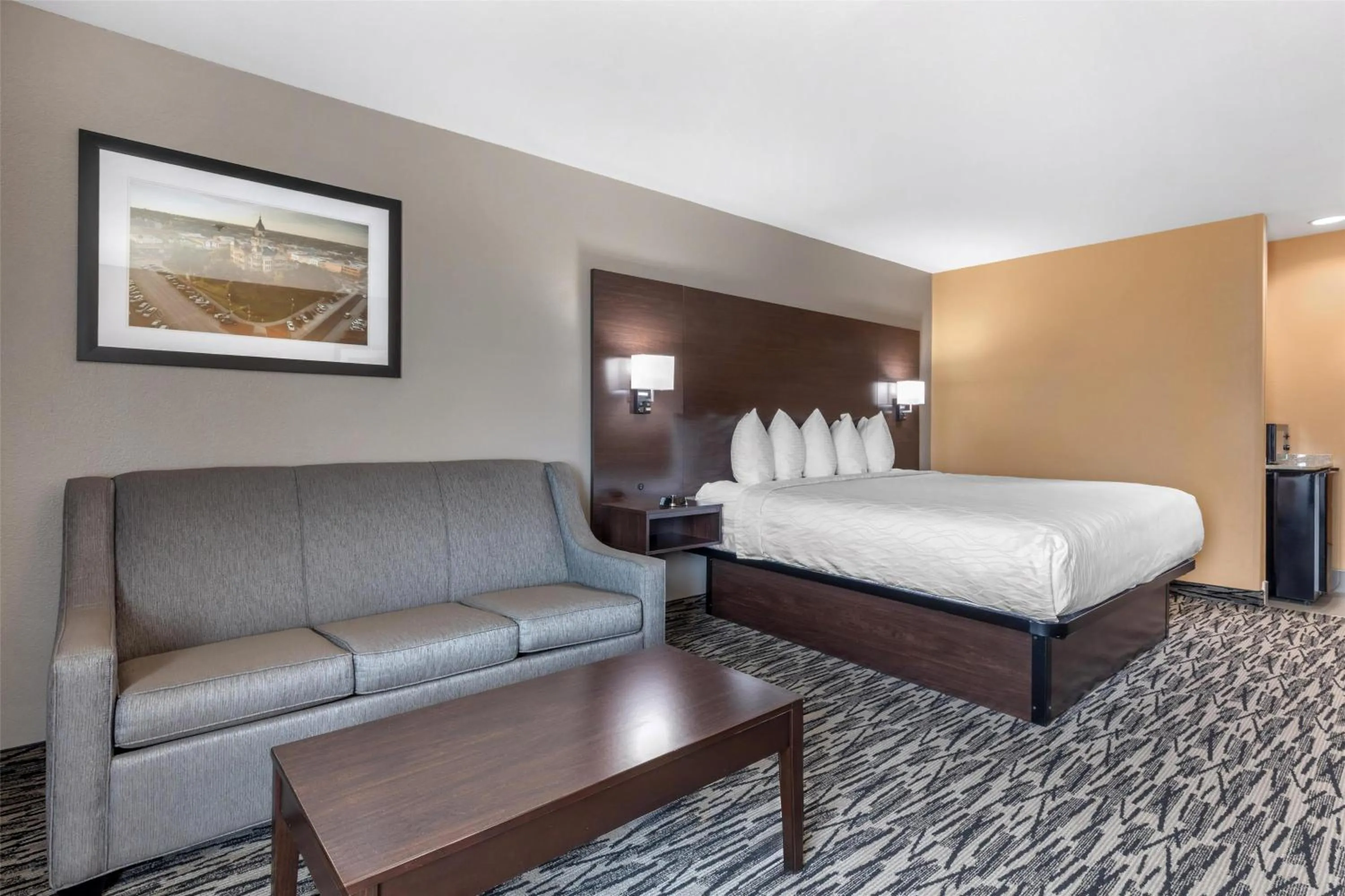 Bedroom, Bed in Best Western Plus Denton Inn & Suites