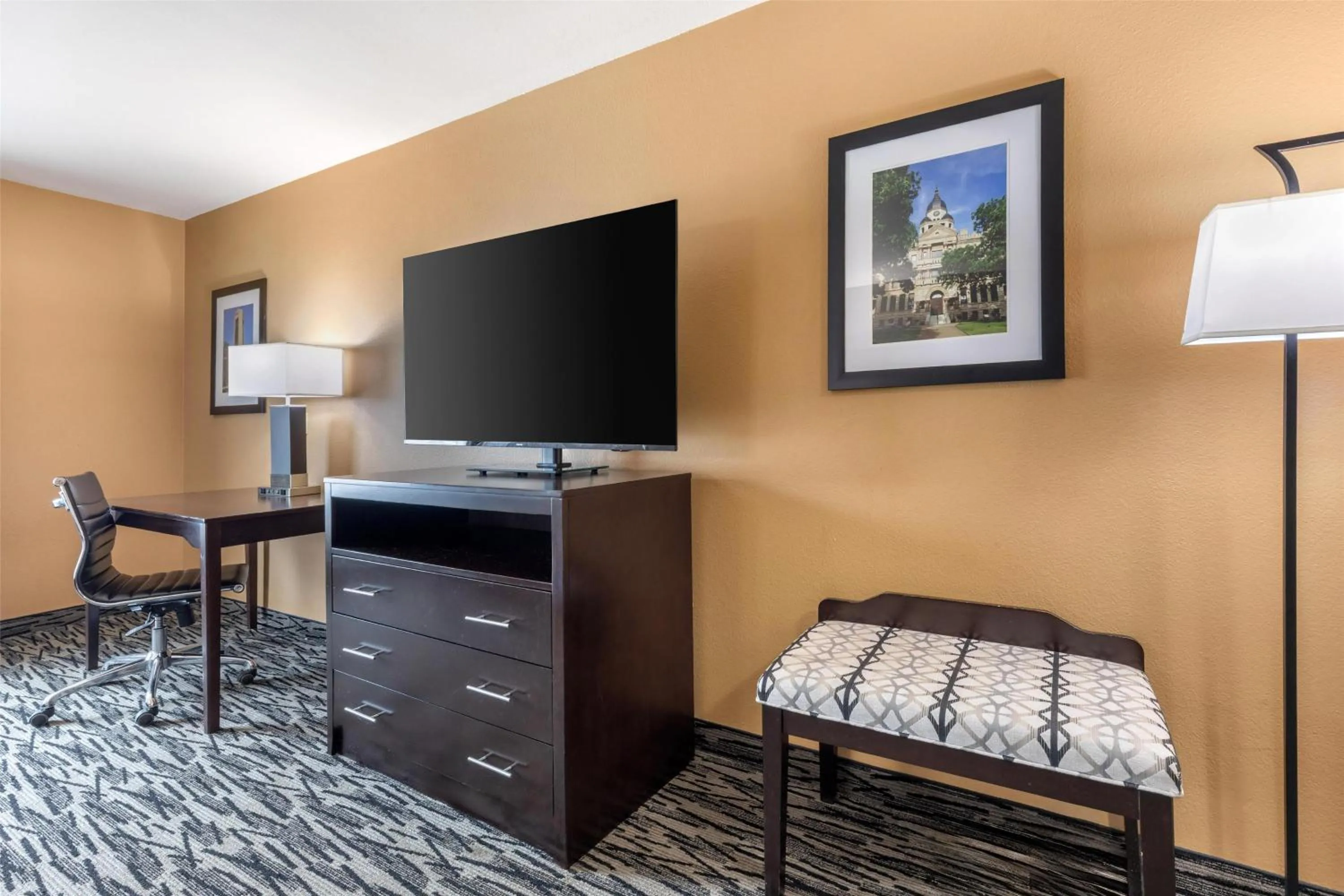 Bedroom in Best Western Plus Denton Inn & Suites