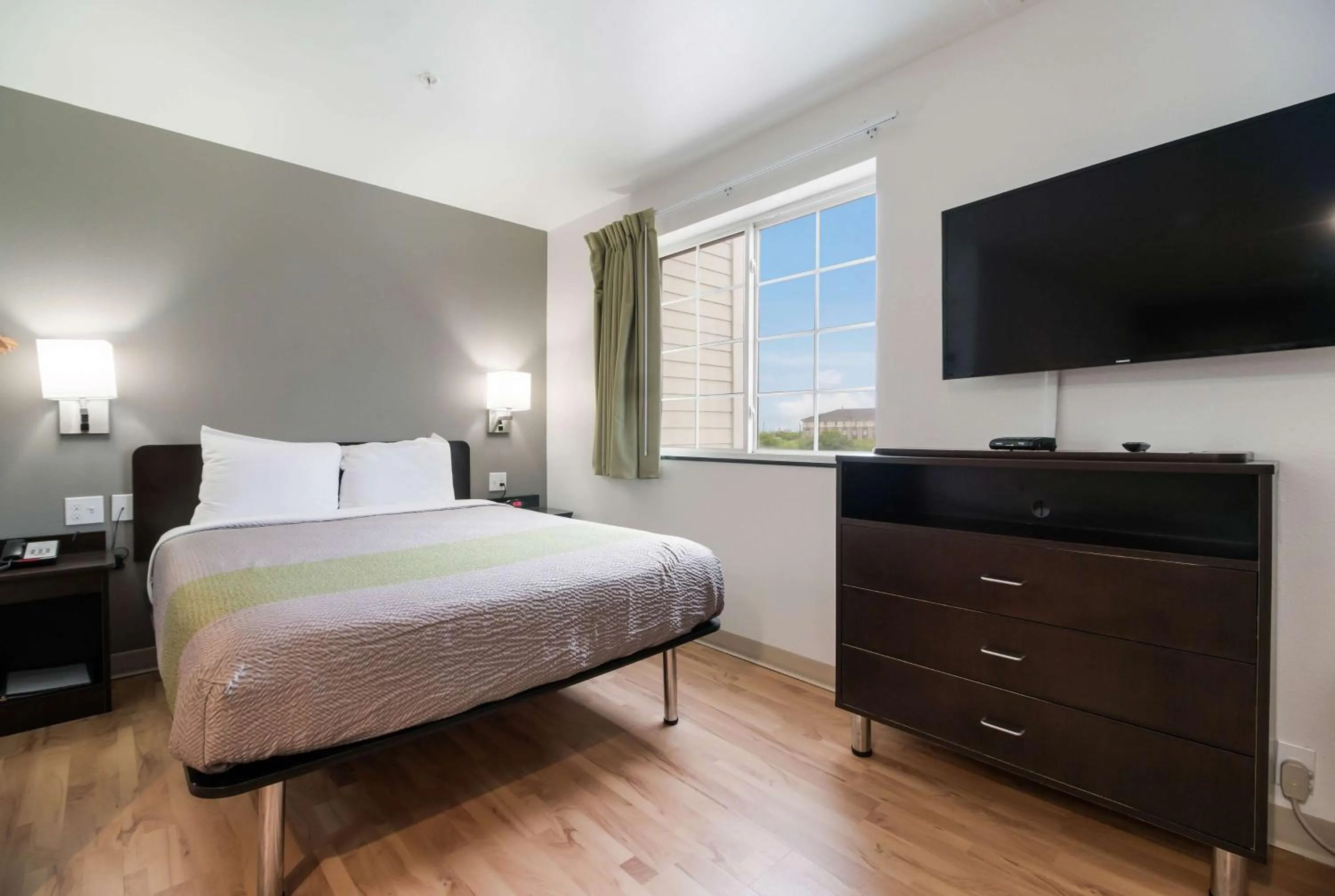 TV and multimedia, Bed in Studio 6-Ingleside, TX