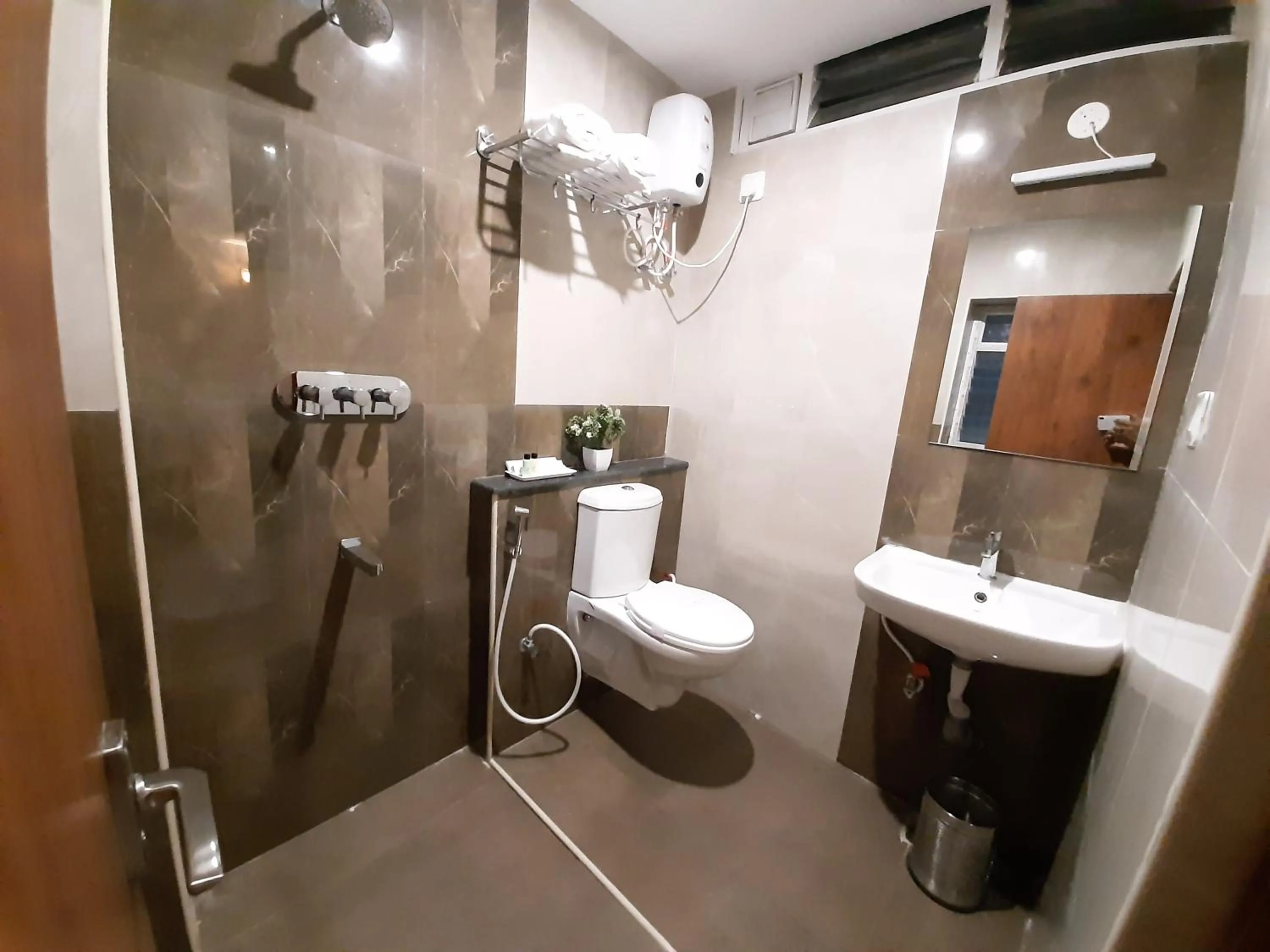 Shower in Liza Regency