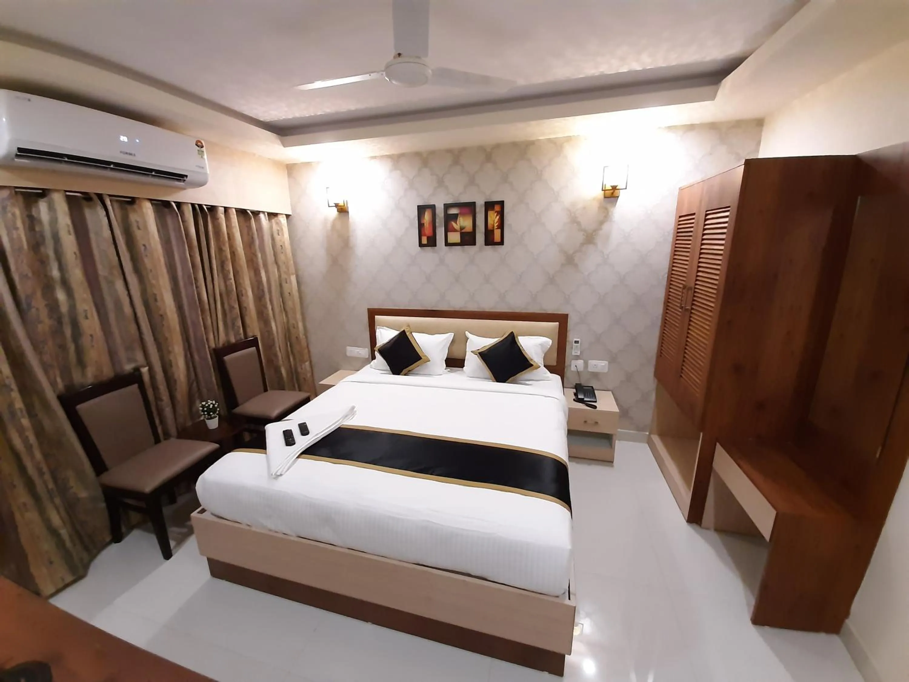 Photo of the whole room, Bed in Liza Regency