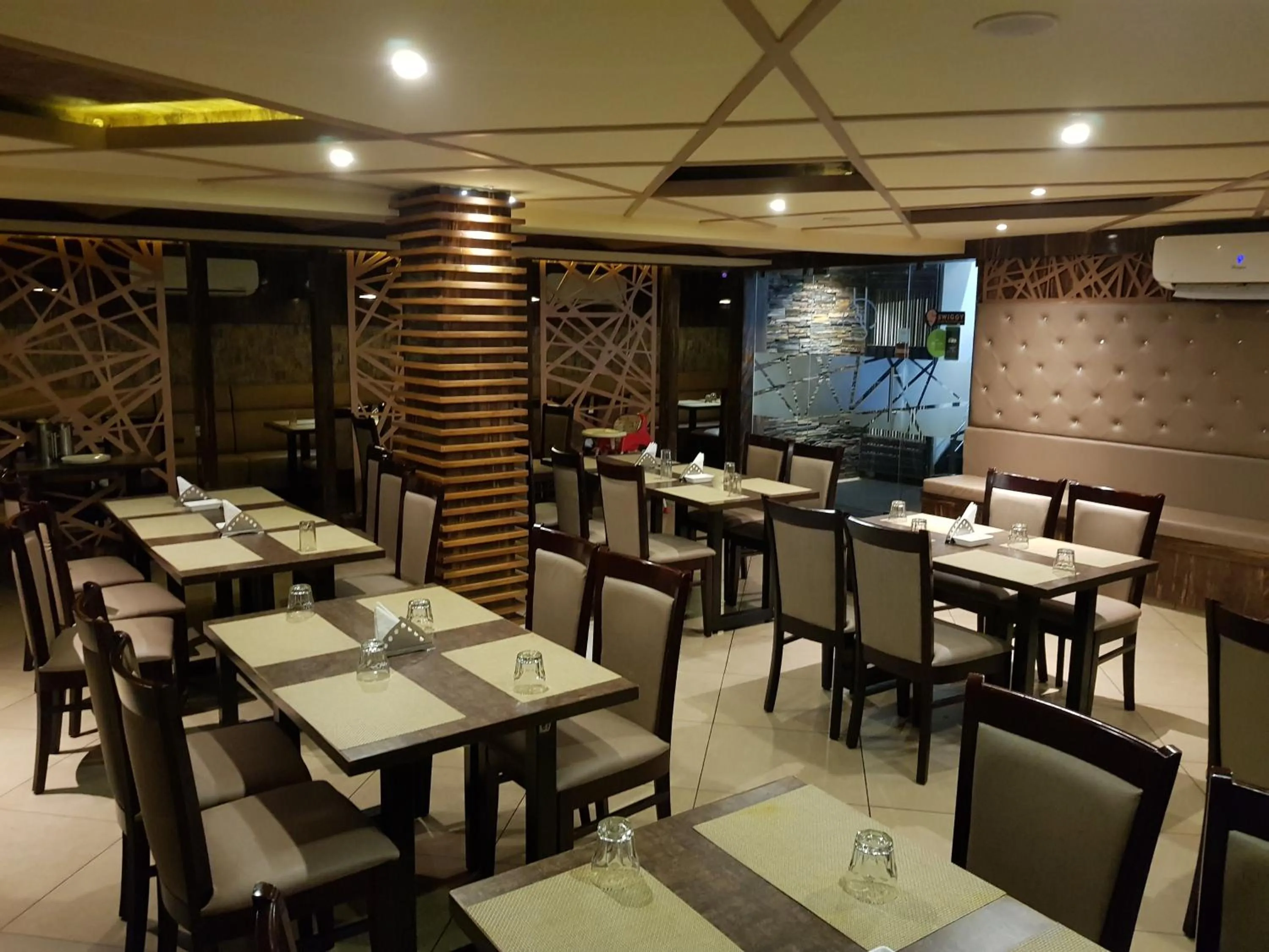 Restaurant/places to eat in Liza Regency