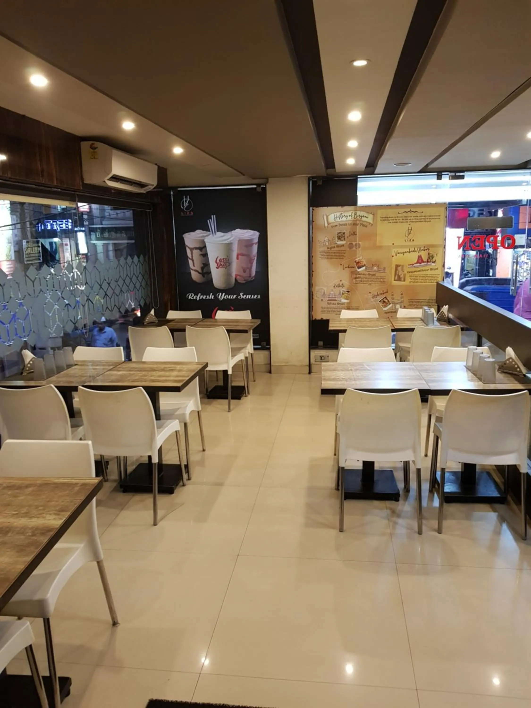 Restaurant/places to eat in Liza Regency