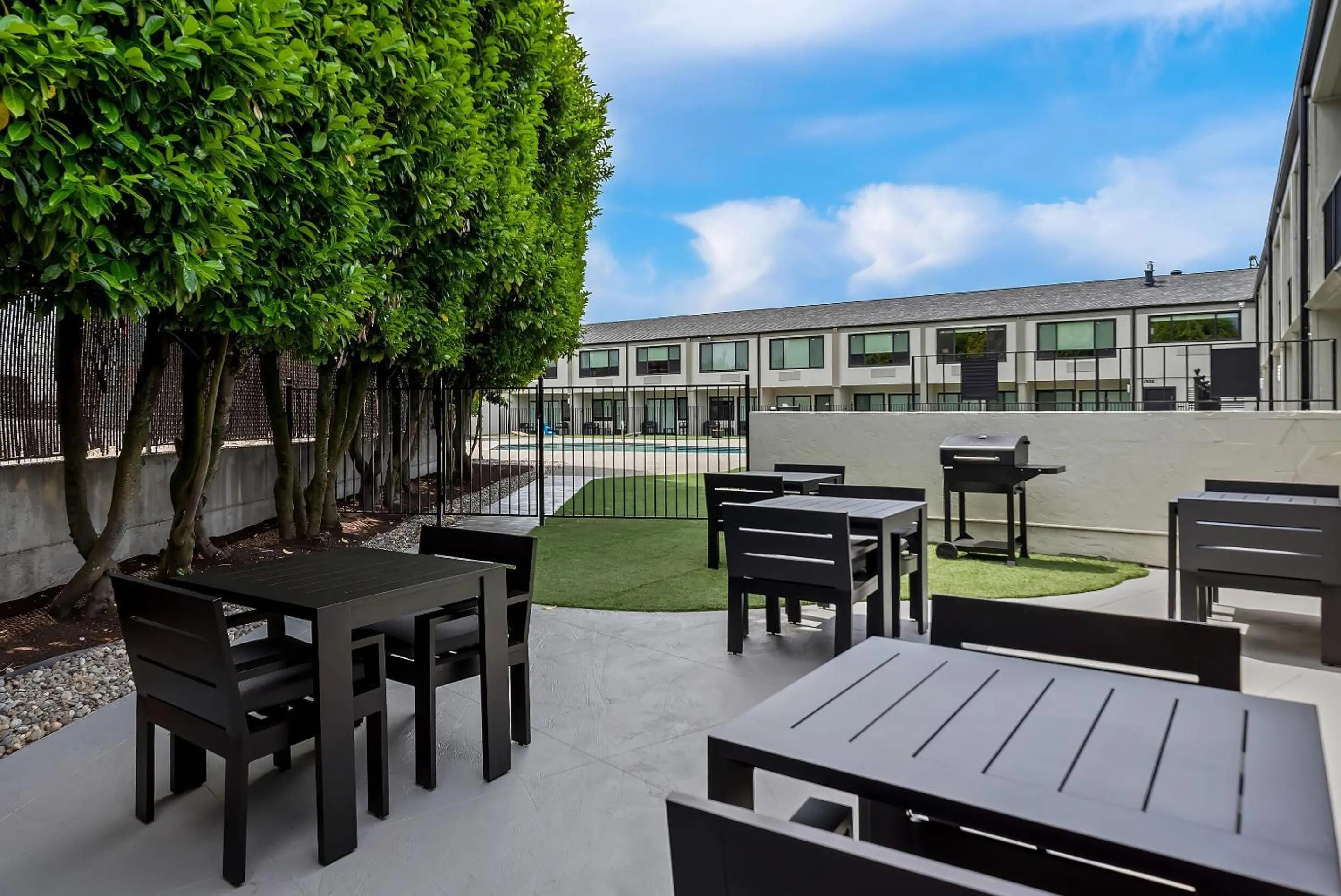 Swimming pool in Clarion Pointe Mount Vernon - Burlington