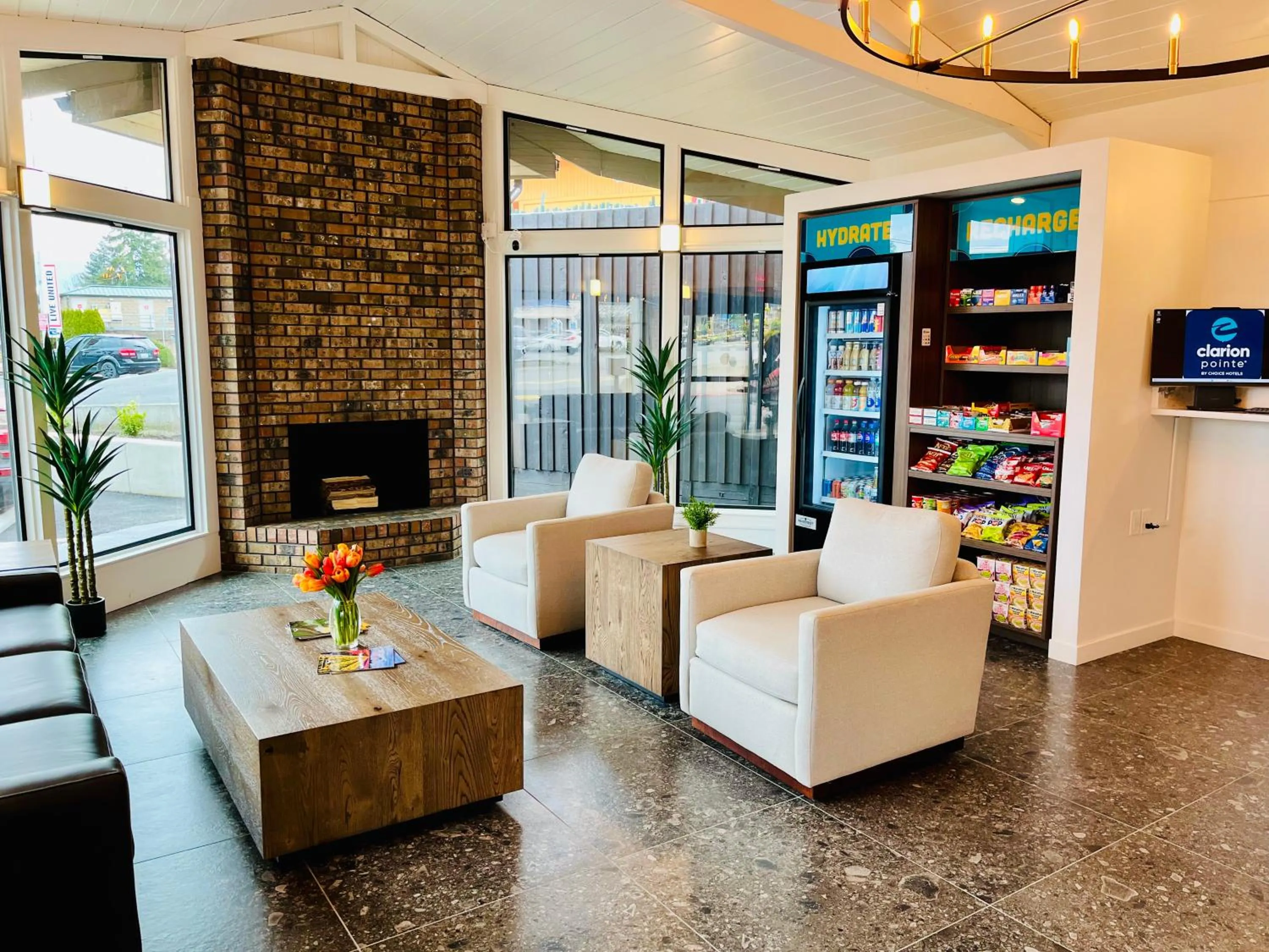 Lobby or reception in Clarion Pointe Mount Vernon - Burlington