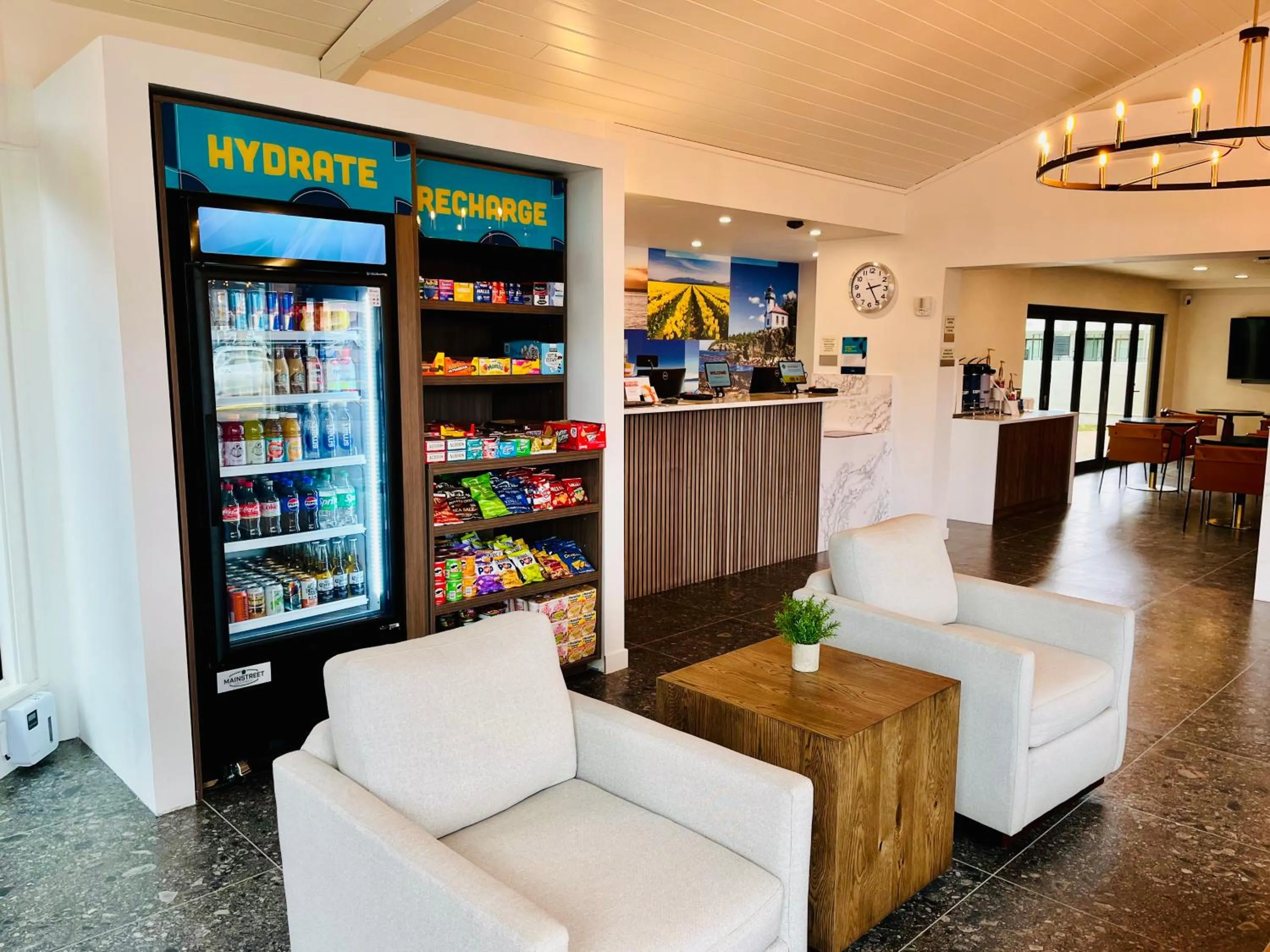 Lobby or reception in Clarion Pointe Mount Vernon - Burlington