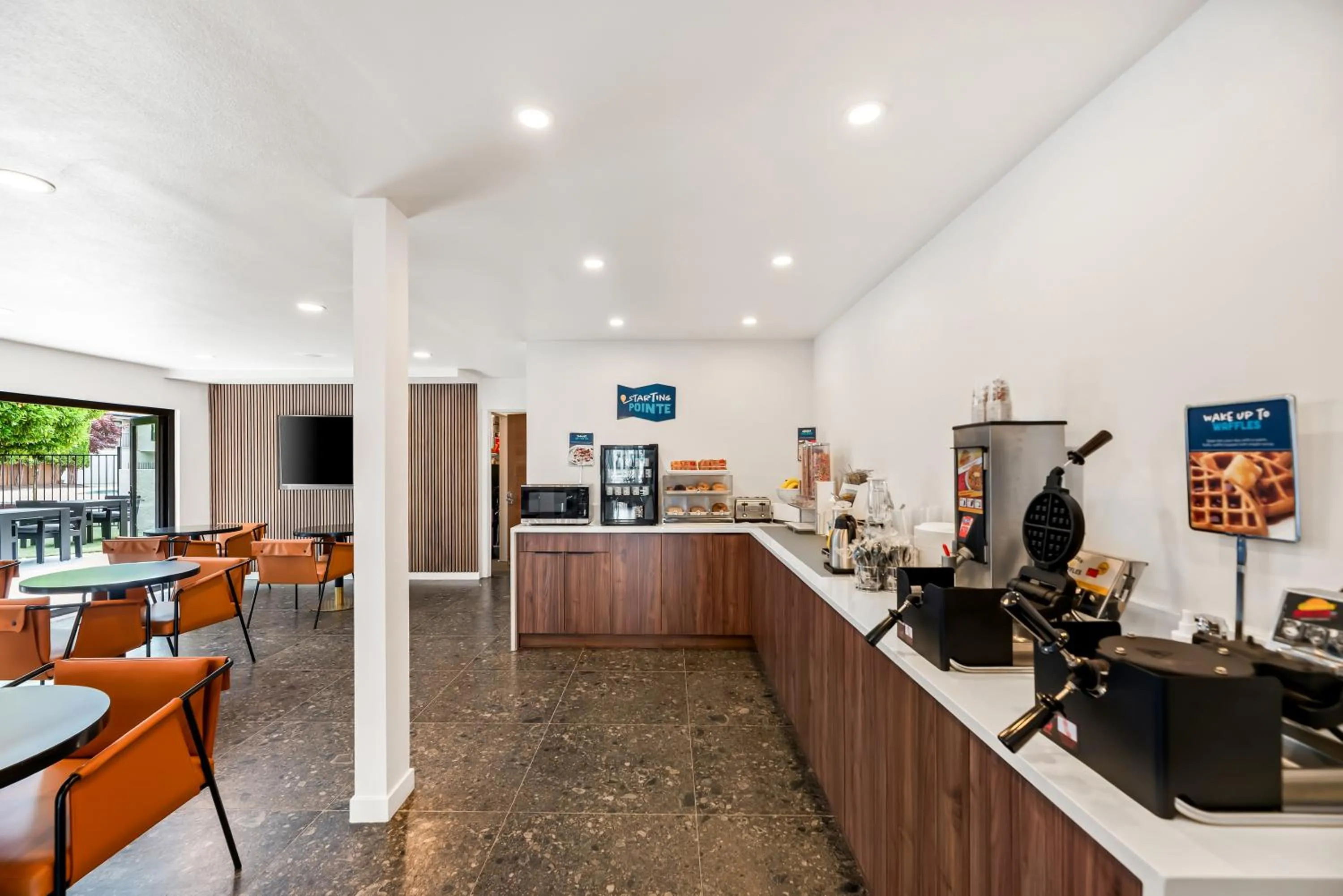 Breakfast in Clarion Pointe Mount Vernon - Burlington