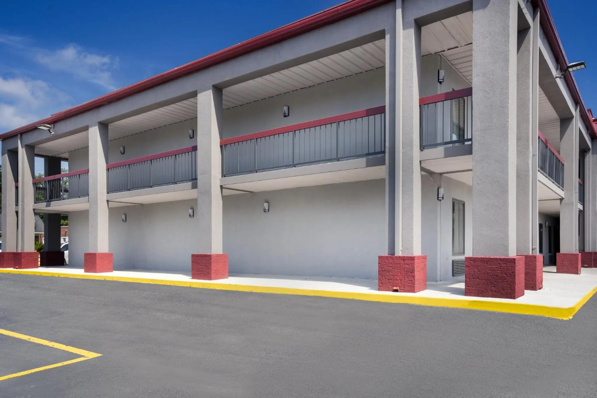 Property building in Red Roof Inn & Suites Statesboro - University