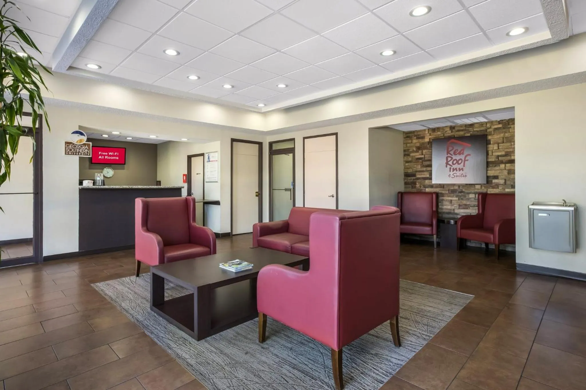 Lobby or reception in Red Roof Inn & Suites Statesboro - University