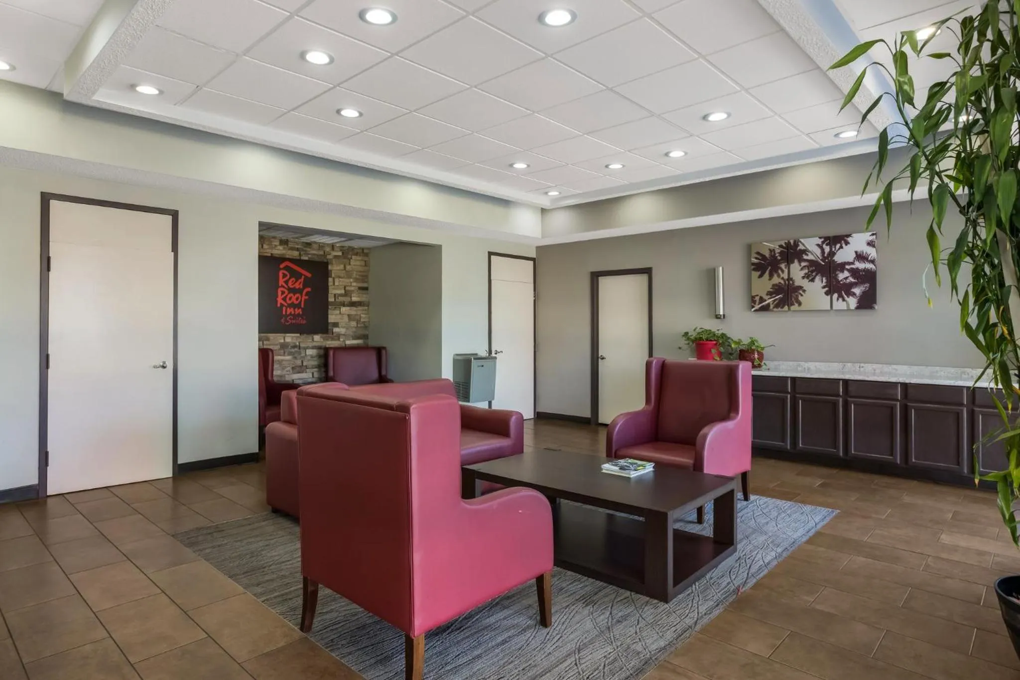 Lobby or reception in Red Roof Inn & Suites Statesboro - University