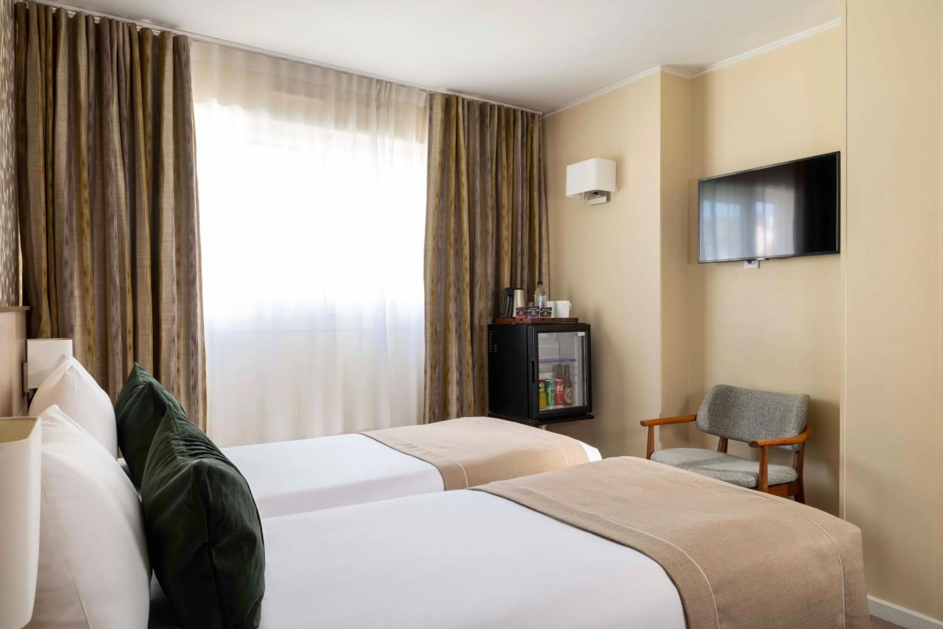 Bedroom, Bed in Jardins Eiffel