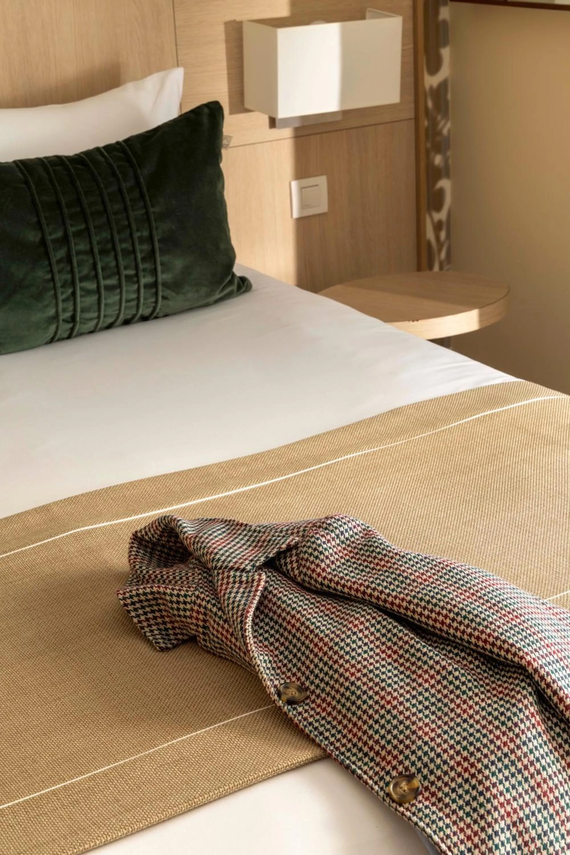 Bedroom, Bed in Jardins Eiffel