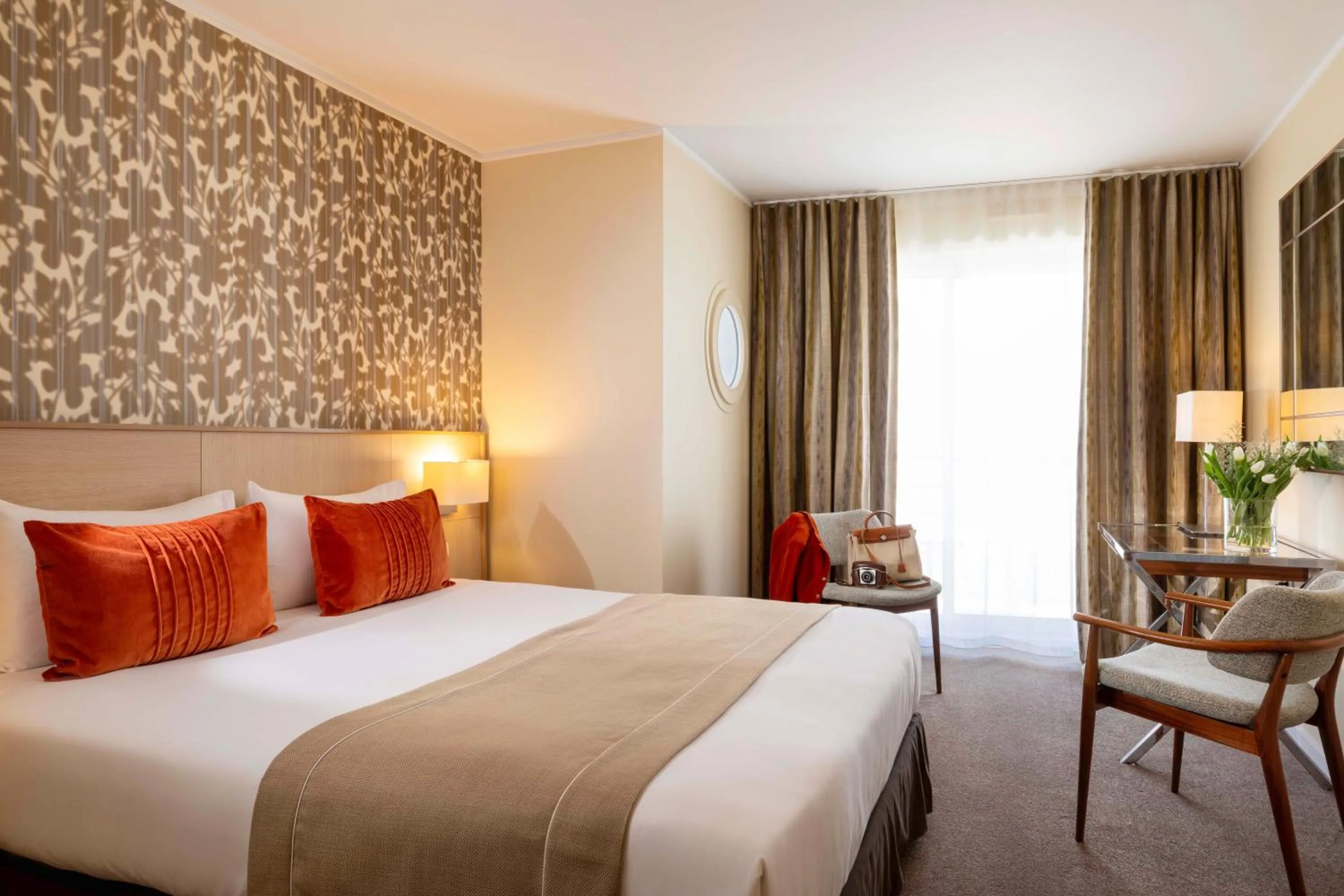 Bedroom, Bed in Jardins Eiffel