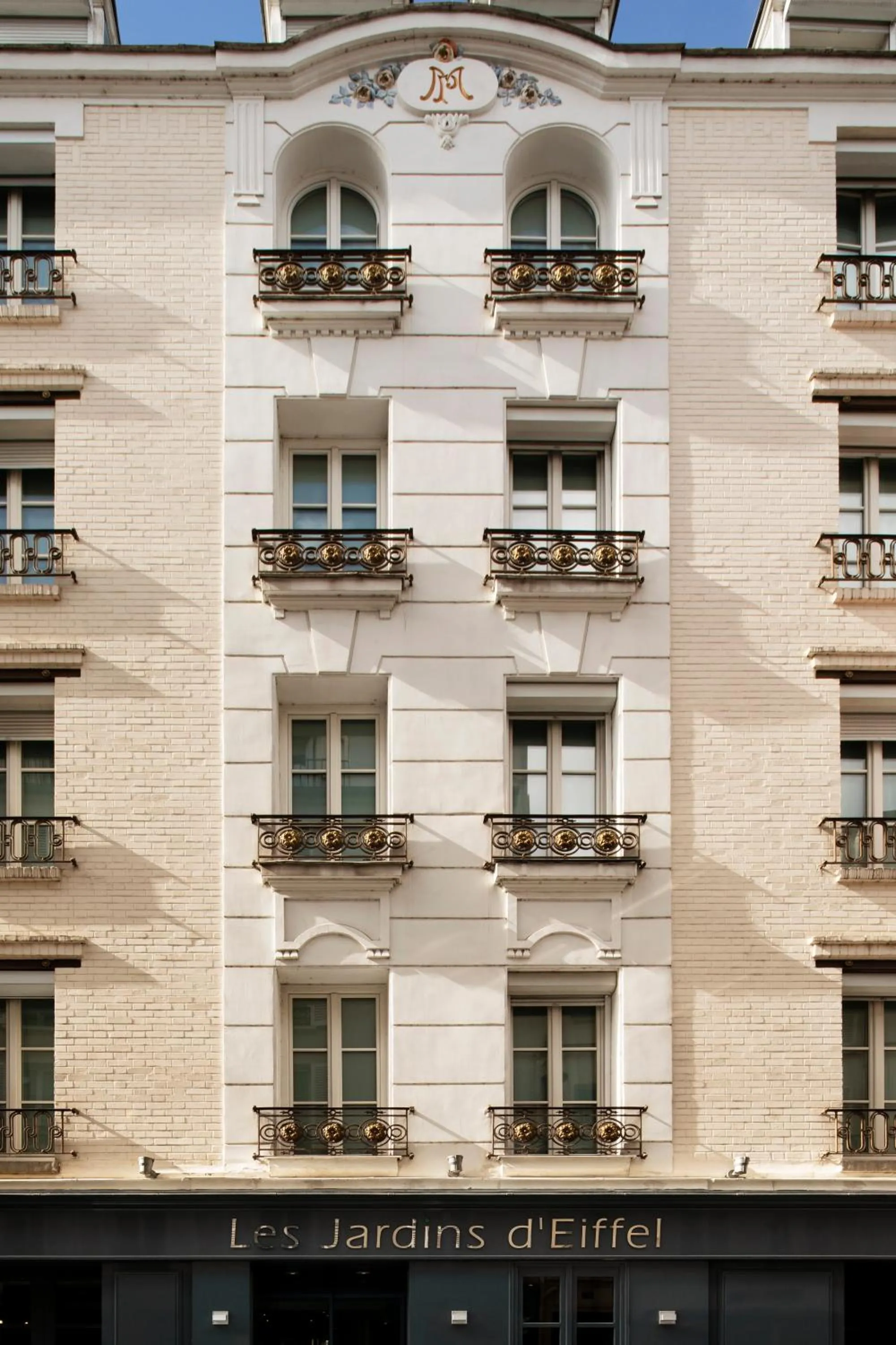 Facade/entrance in Jardins Eiffel