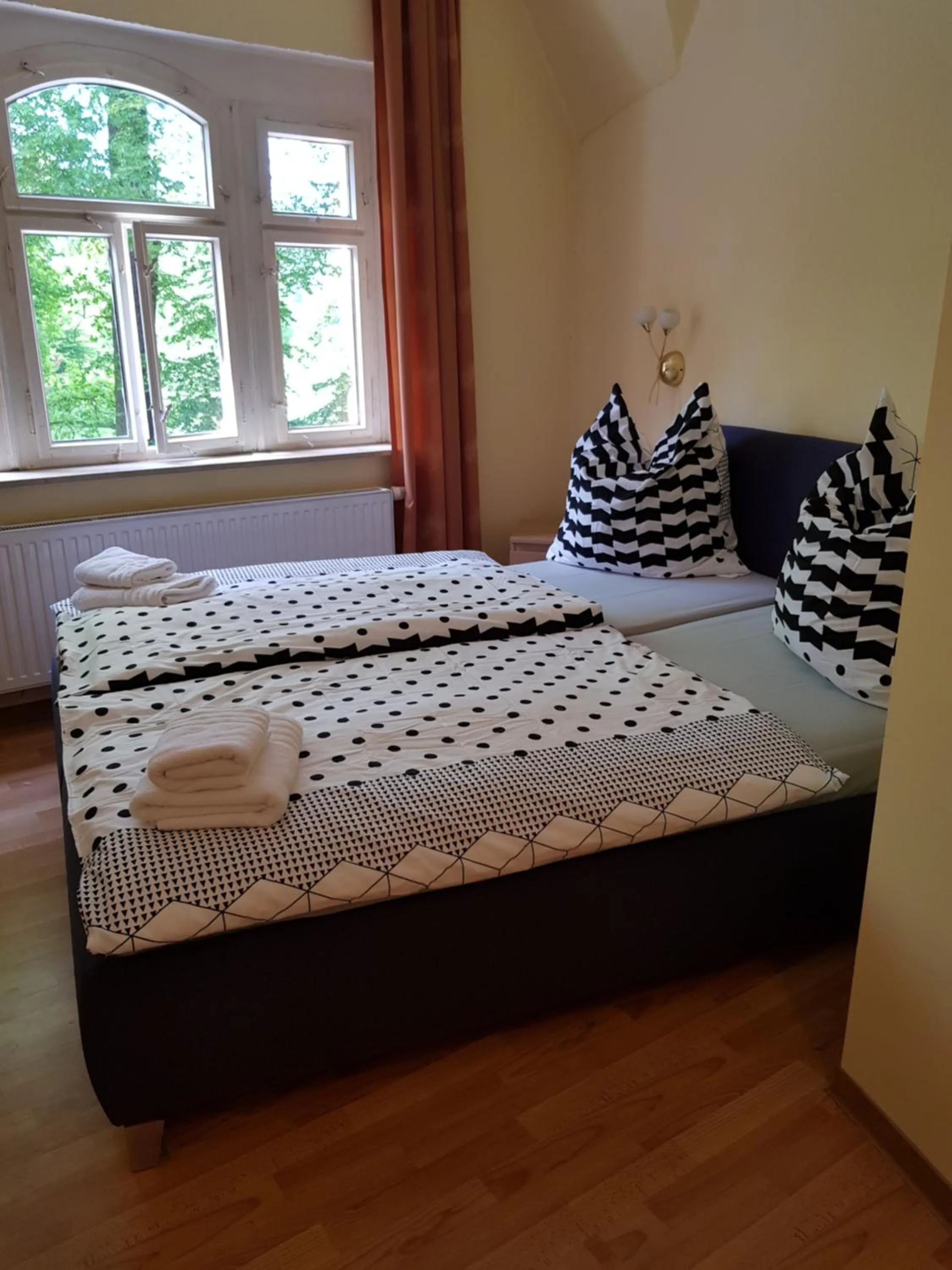 Bed in Parkschlösschen in Greiz