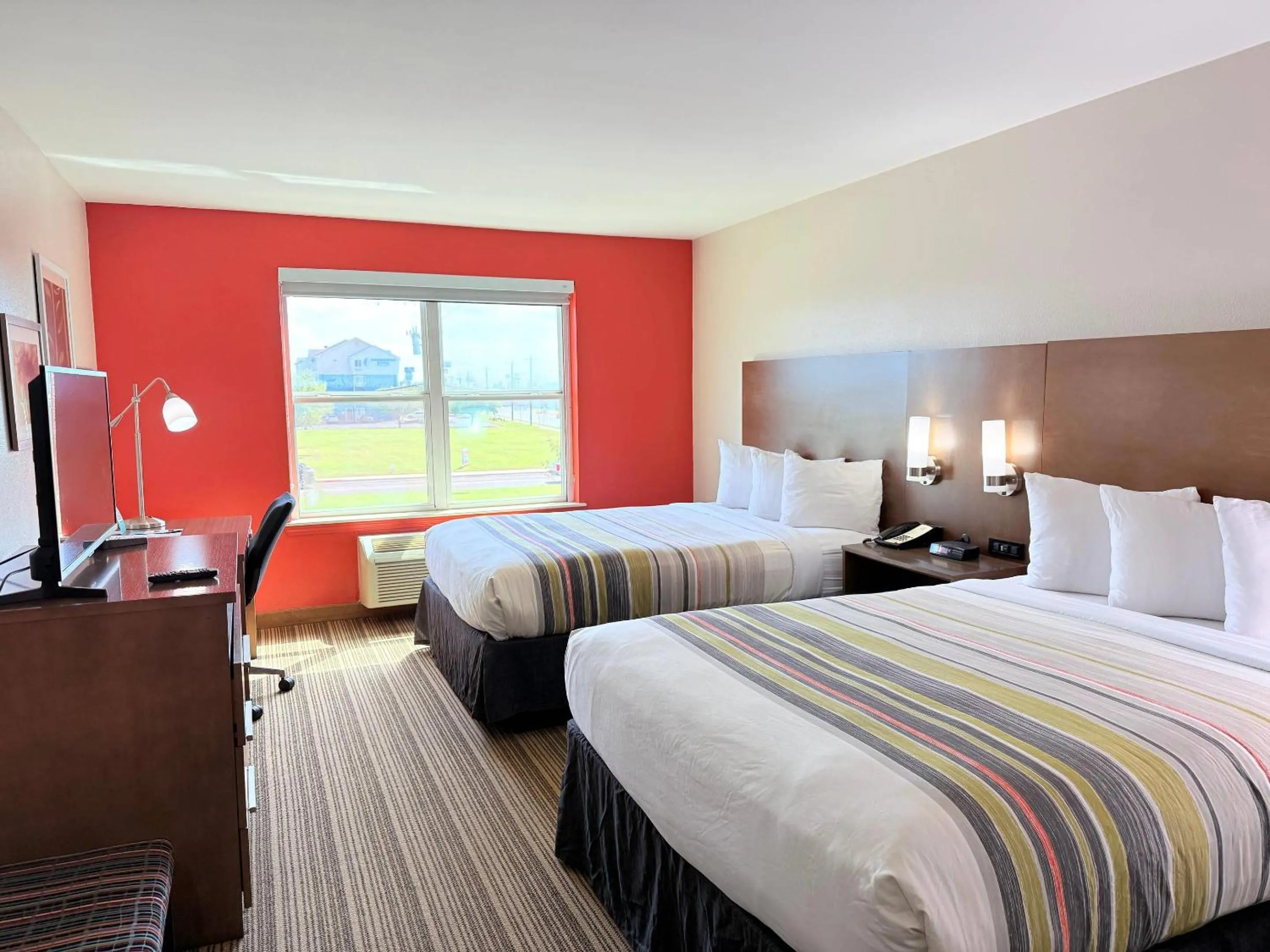 Bedroom, Bed in Country Inn & Suites by Radisson, Harlingen, TX