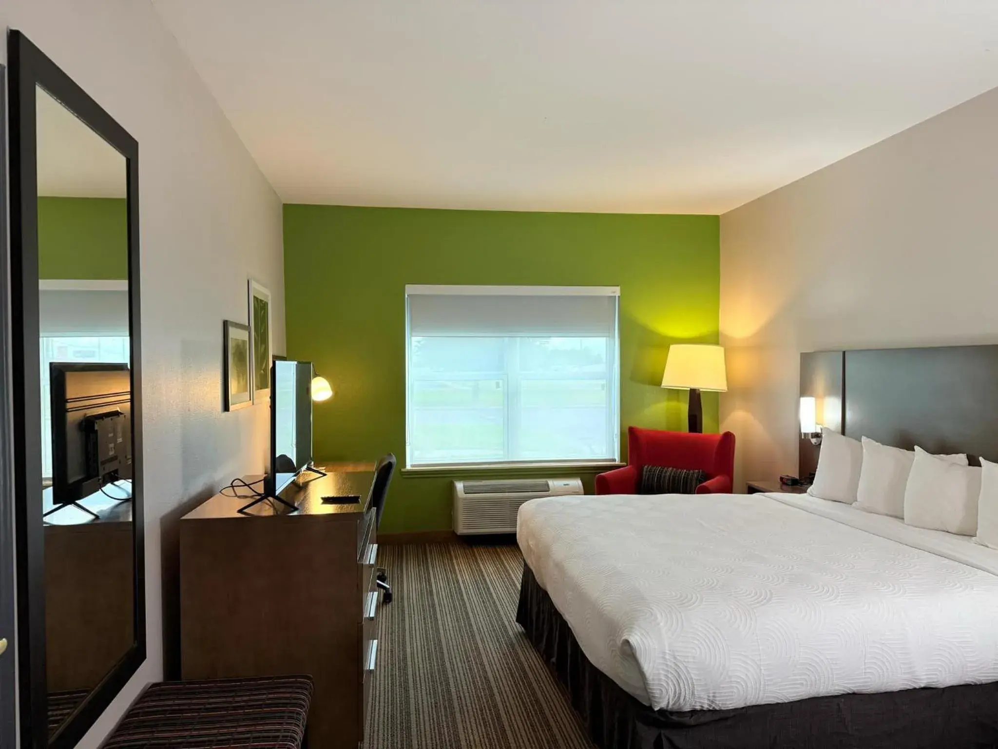 King Room - Disability Access/Non-Smoking in Country Inn & Suites by Radisson, Harlingen, TX King Room - Disability Access/Non-Smoking in Country Inn & Suites by Radisson, Harlingen, TX