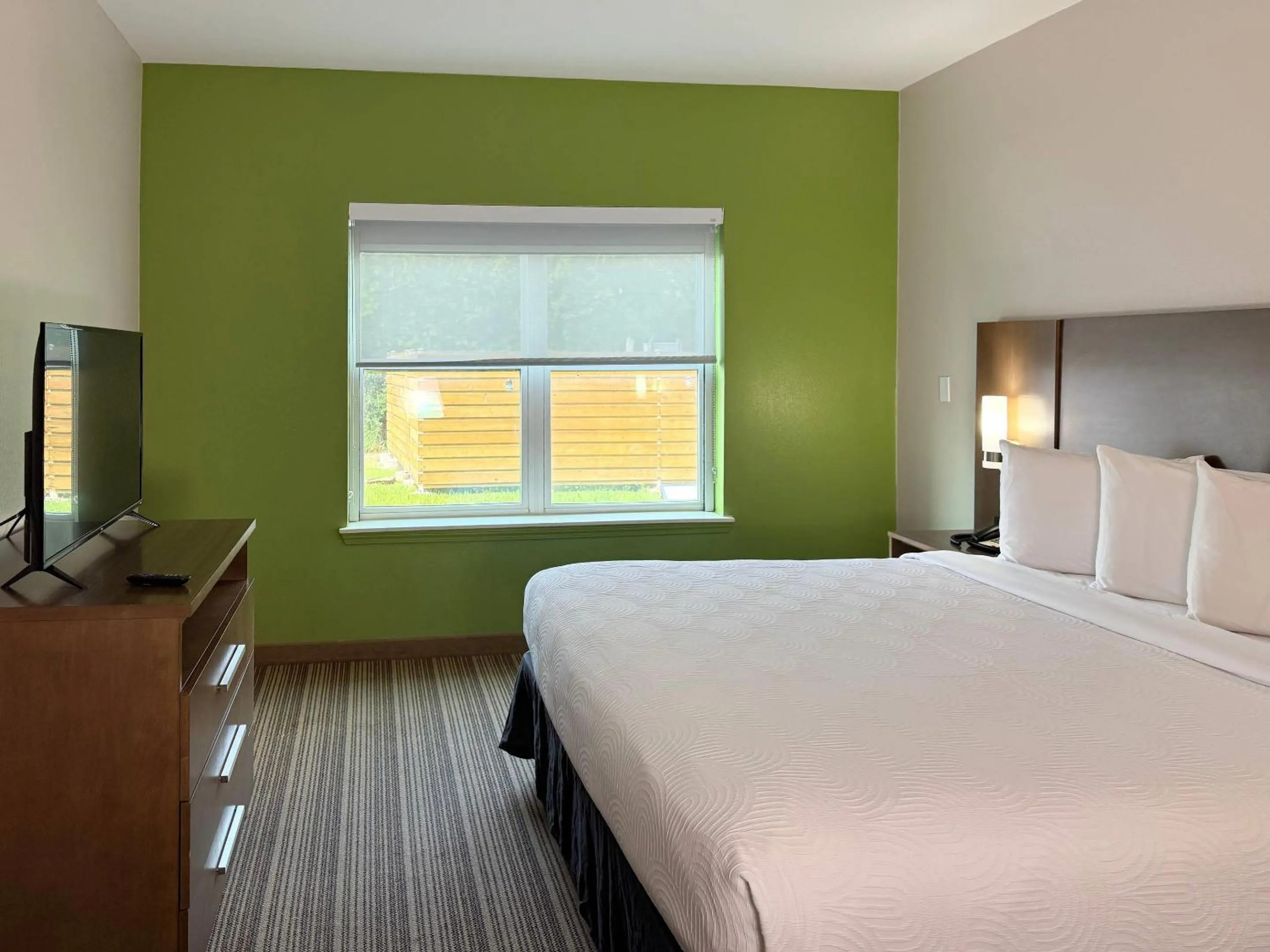 Bedroom, Bed in Country Inn & Suites by Radisson, Harlingen, TX