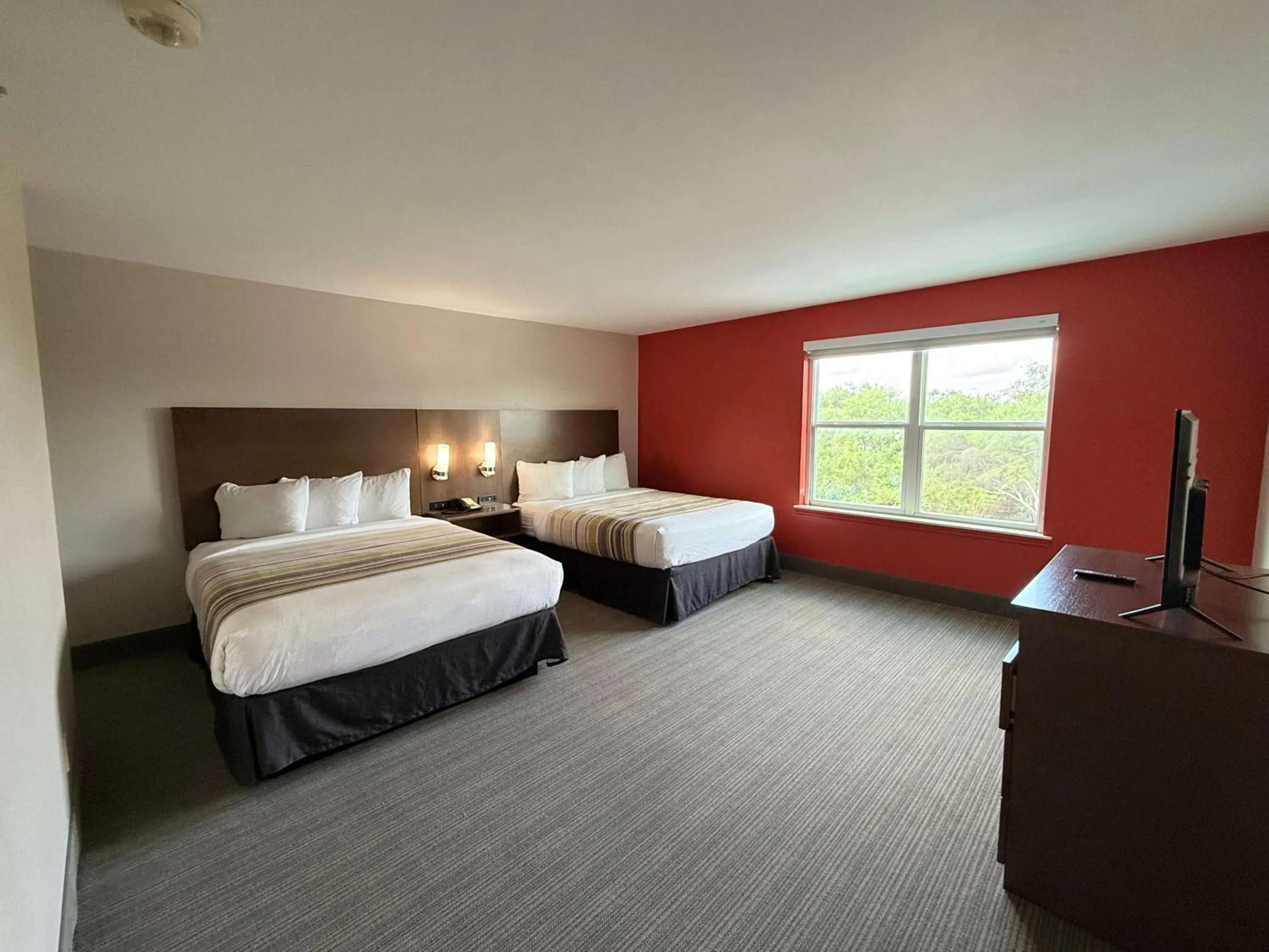 Bed in Country Inn & Suites by Radisson, Harlingen, TX