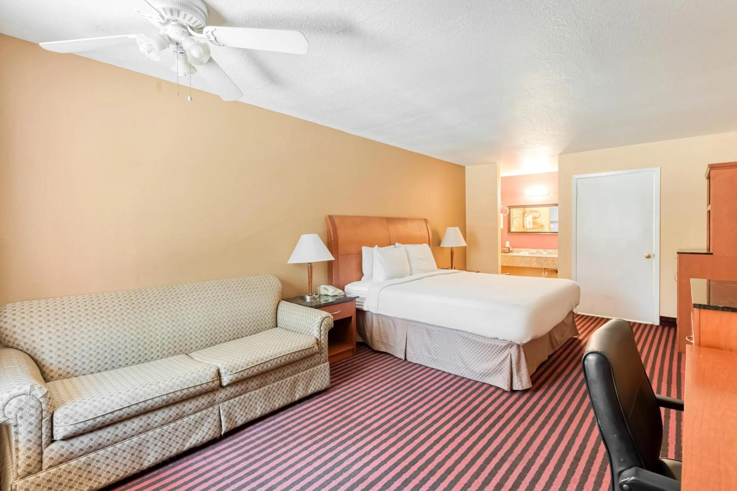 Bedroom, Bed in OYO Hotel Jefferson TX Hwy 59