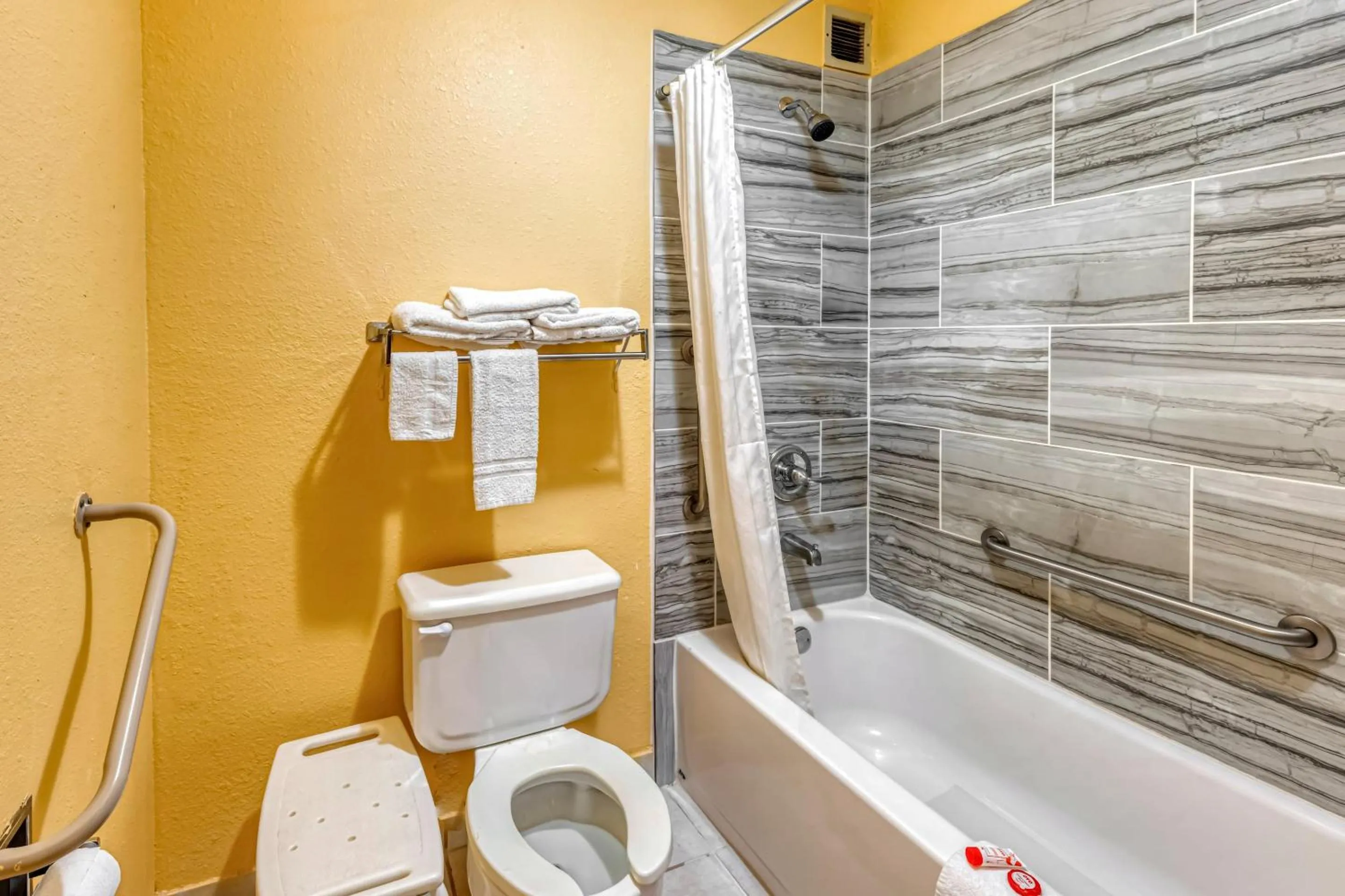 Bathroom in OYO Hotel Jefferson TX Hwy 59