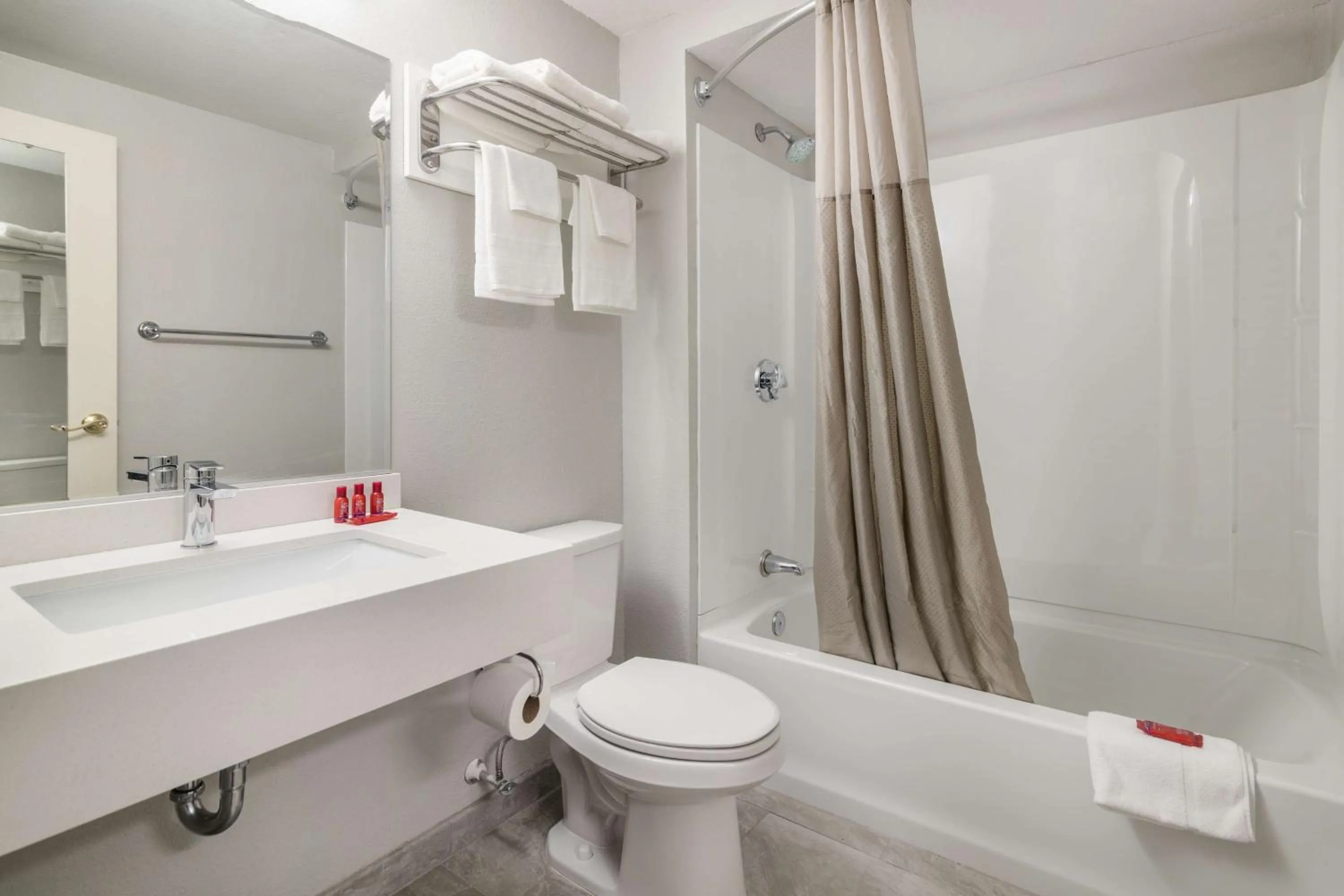 Bathroom in SureStay Hotel by Best Western Lewiston