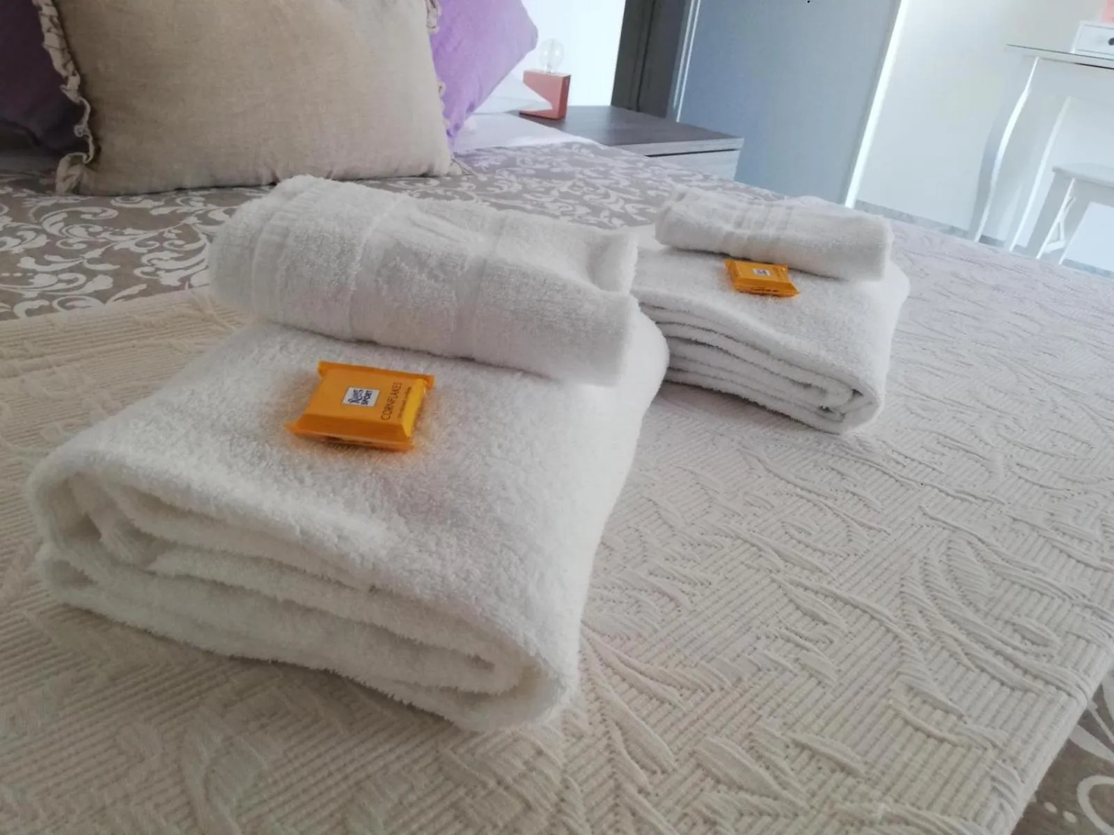 towels, Bed in Campo24roma Guesthouse