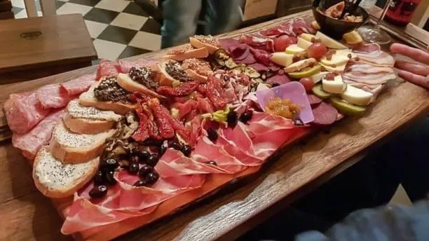 Restaurant/places to eat in Campo24roma Guesthouse