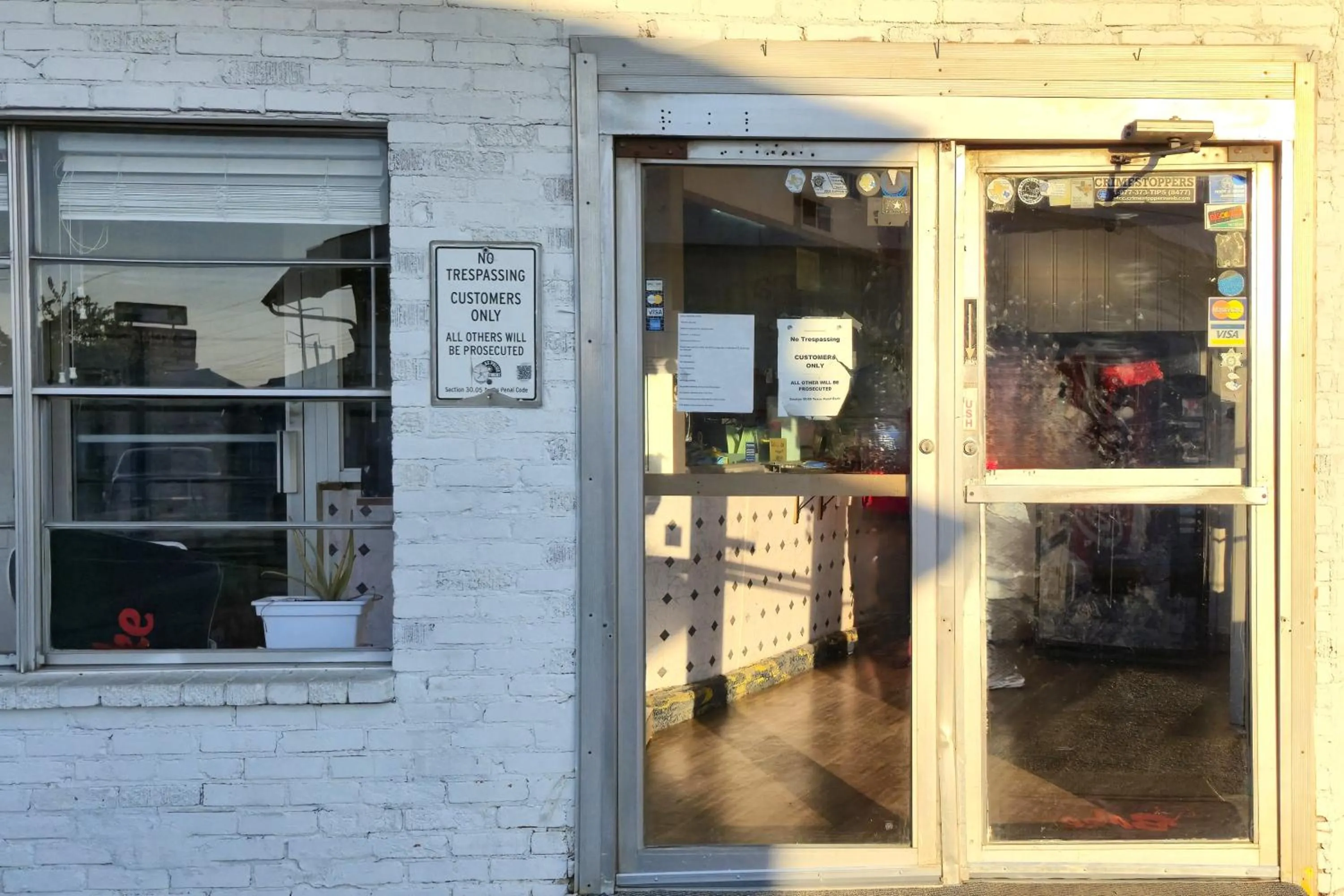 Lobby or reception in Cole Manor Motel By OYO Love Field Market Center