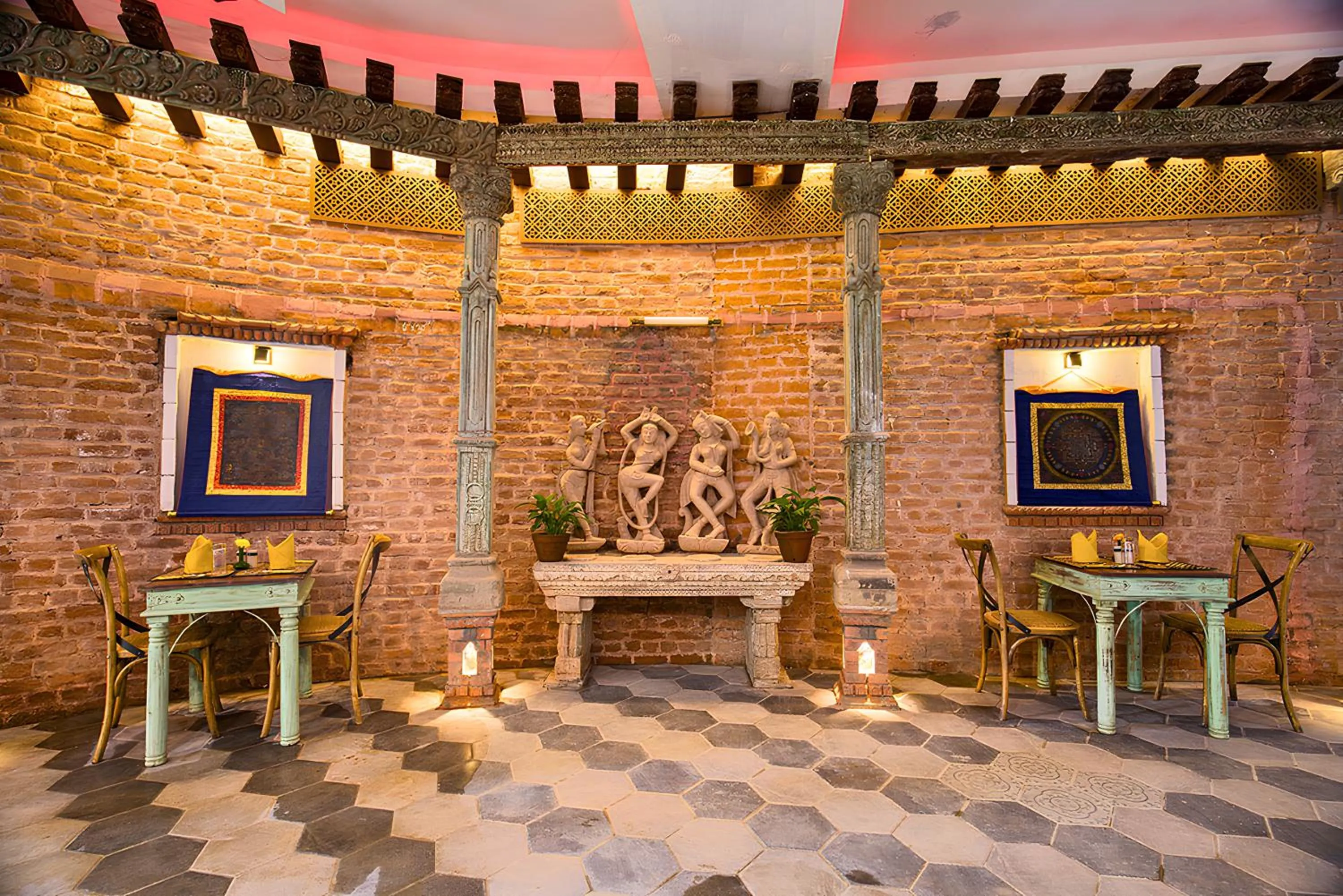 Restaurant/places to eat in Heritage Hotel Suites and Spa