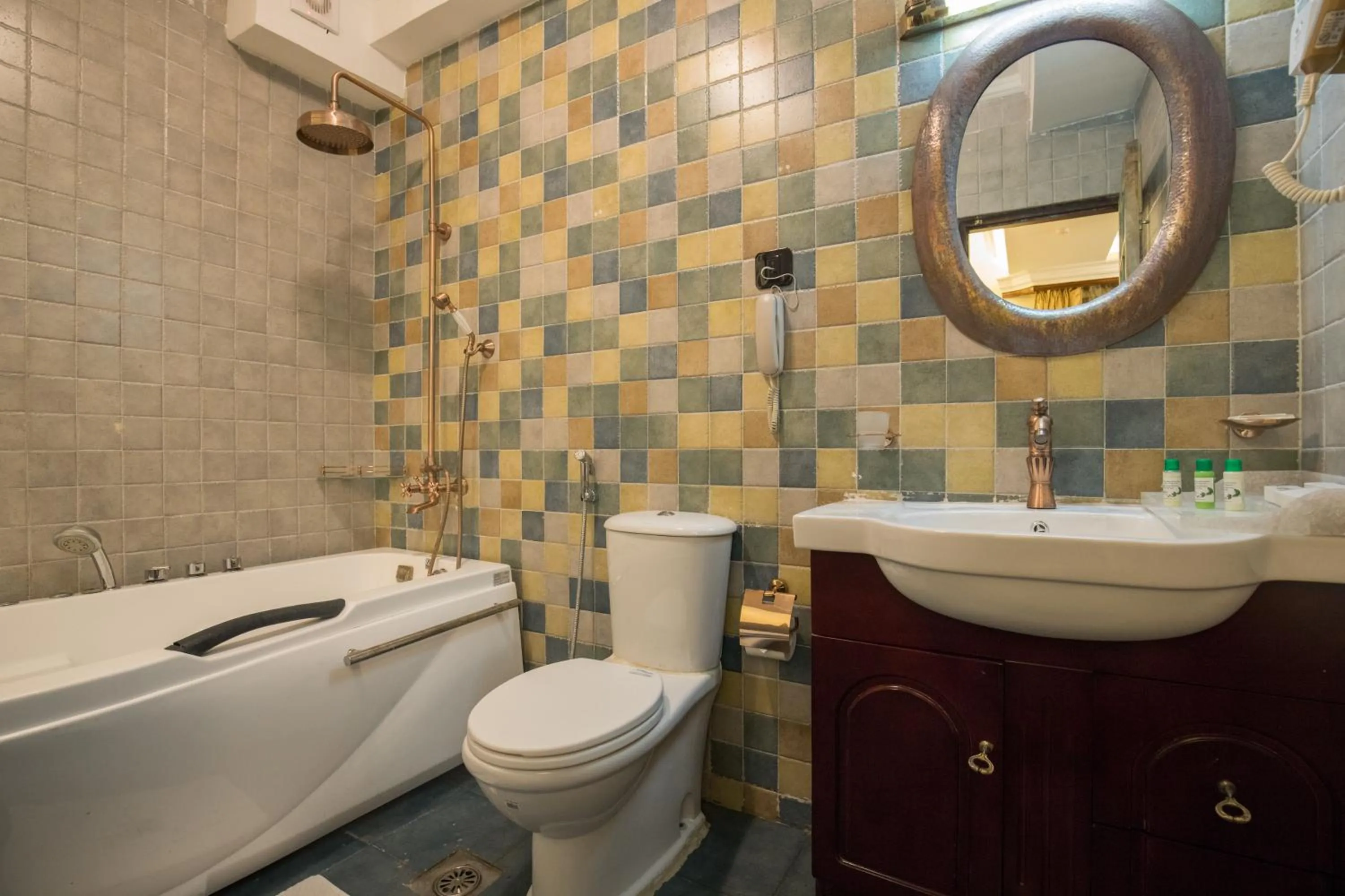 Shower in Heritage Hotel Suites and Spa