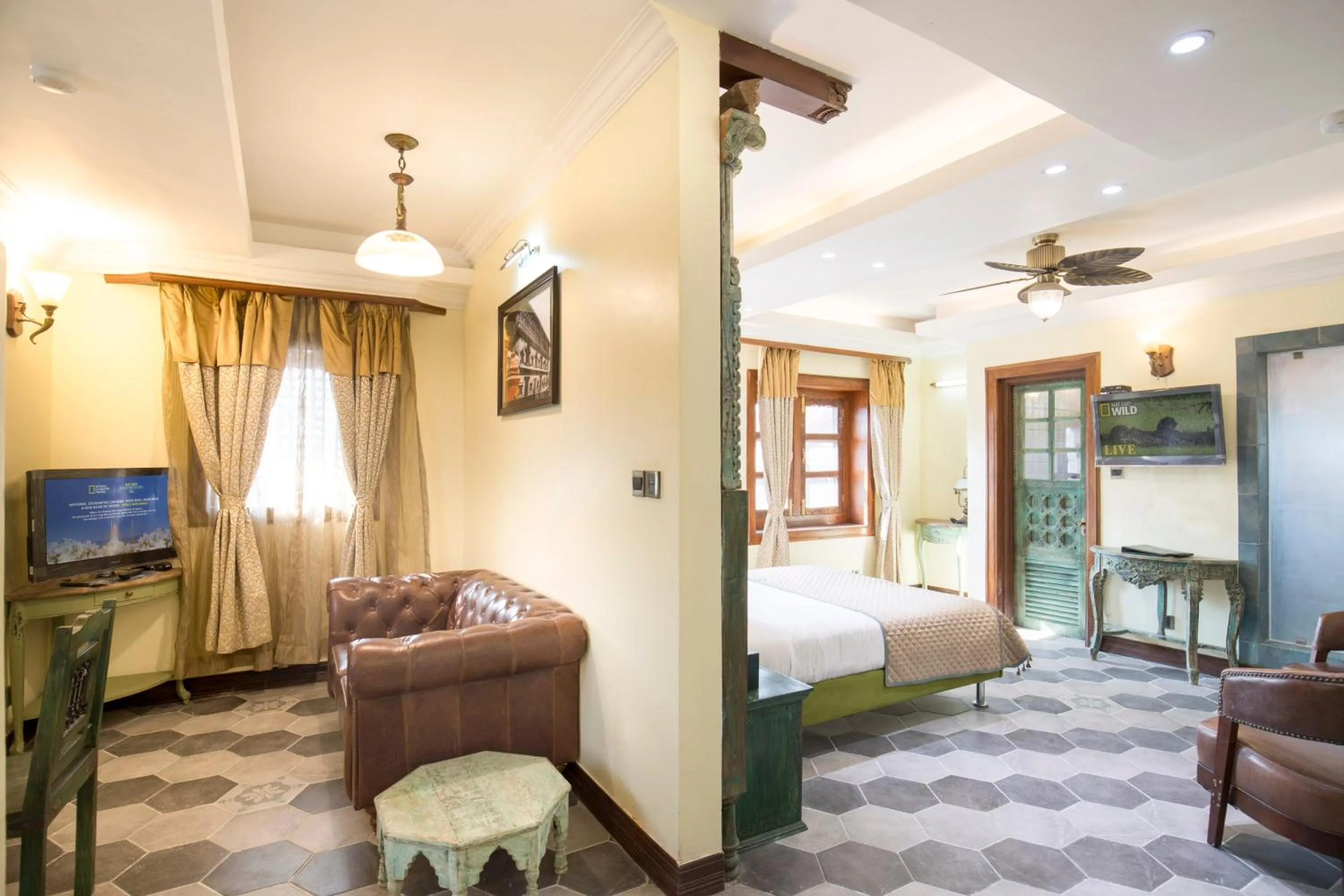 Living room, Bed in Heritage Hotel Suites and Spa