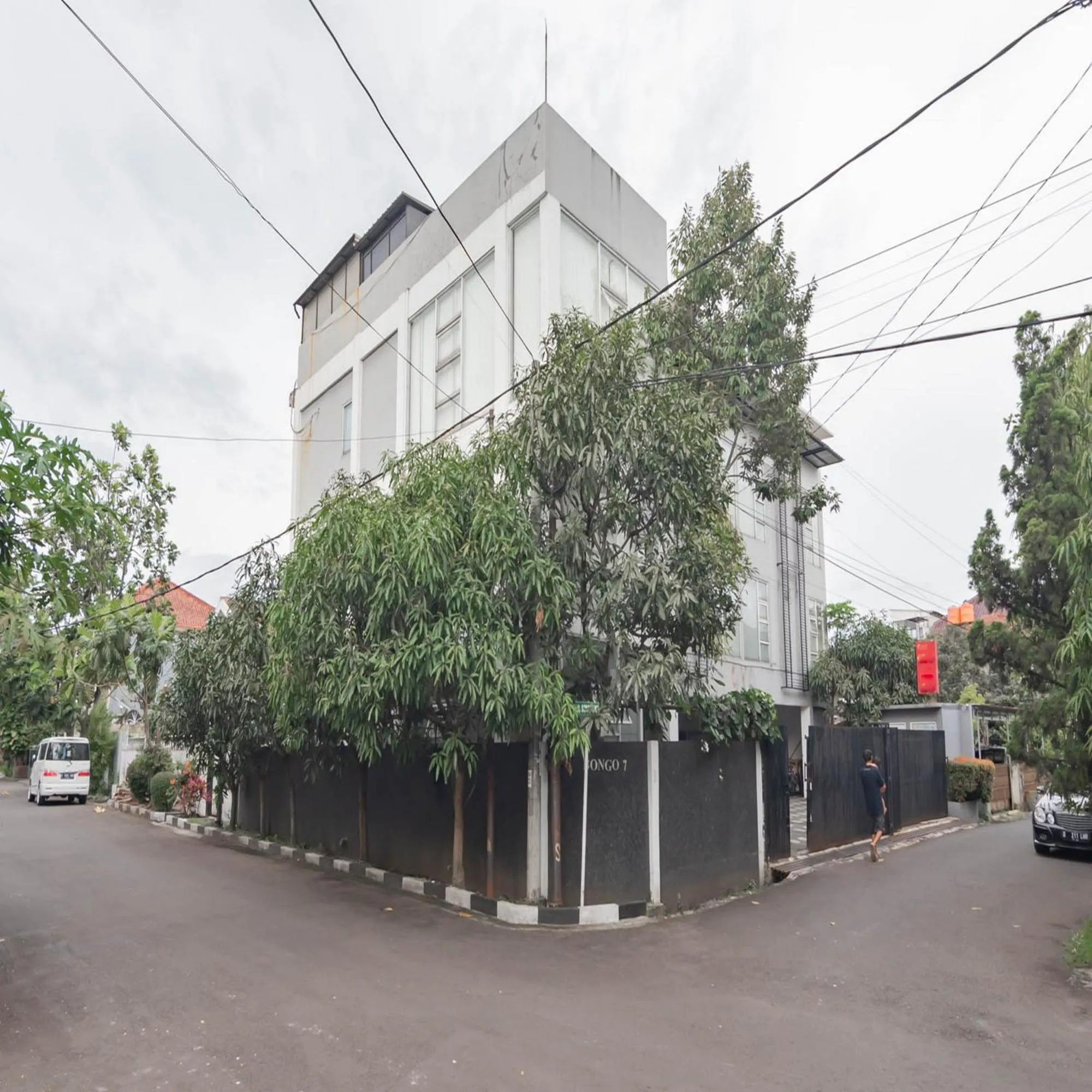 Facade/entrance in RedDoorz near Trans Studio Mall Bongo Residence