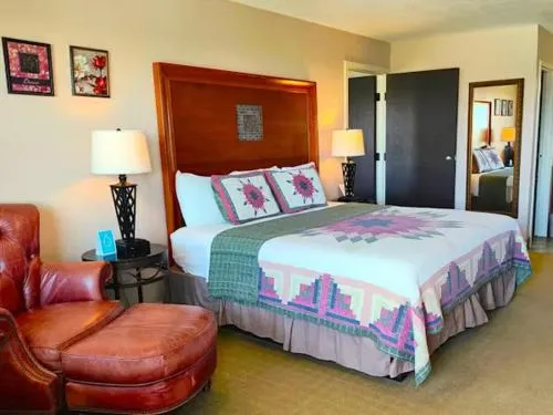 The Lodge at Russell - Russell Inn