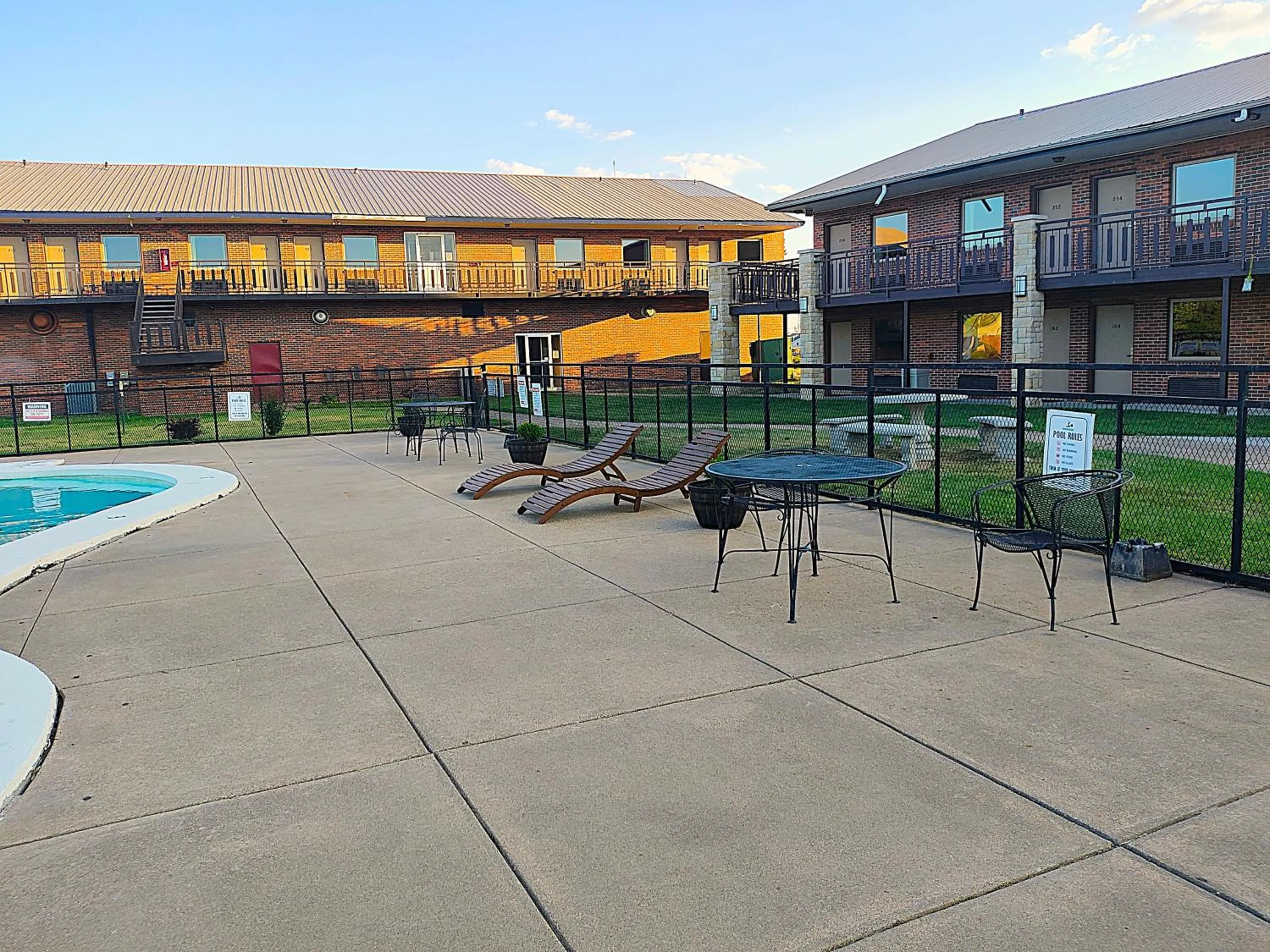 Swimming pool in The Lodge at Russell - Russell Inn