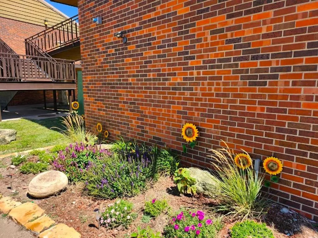 The Lodge at Russell - Russell Inn